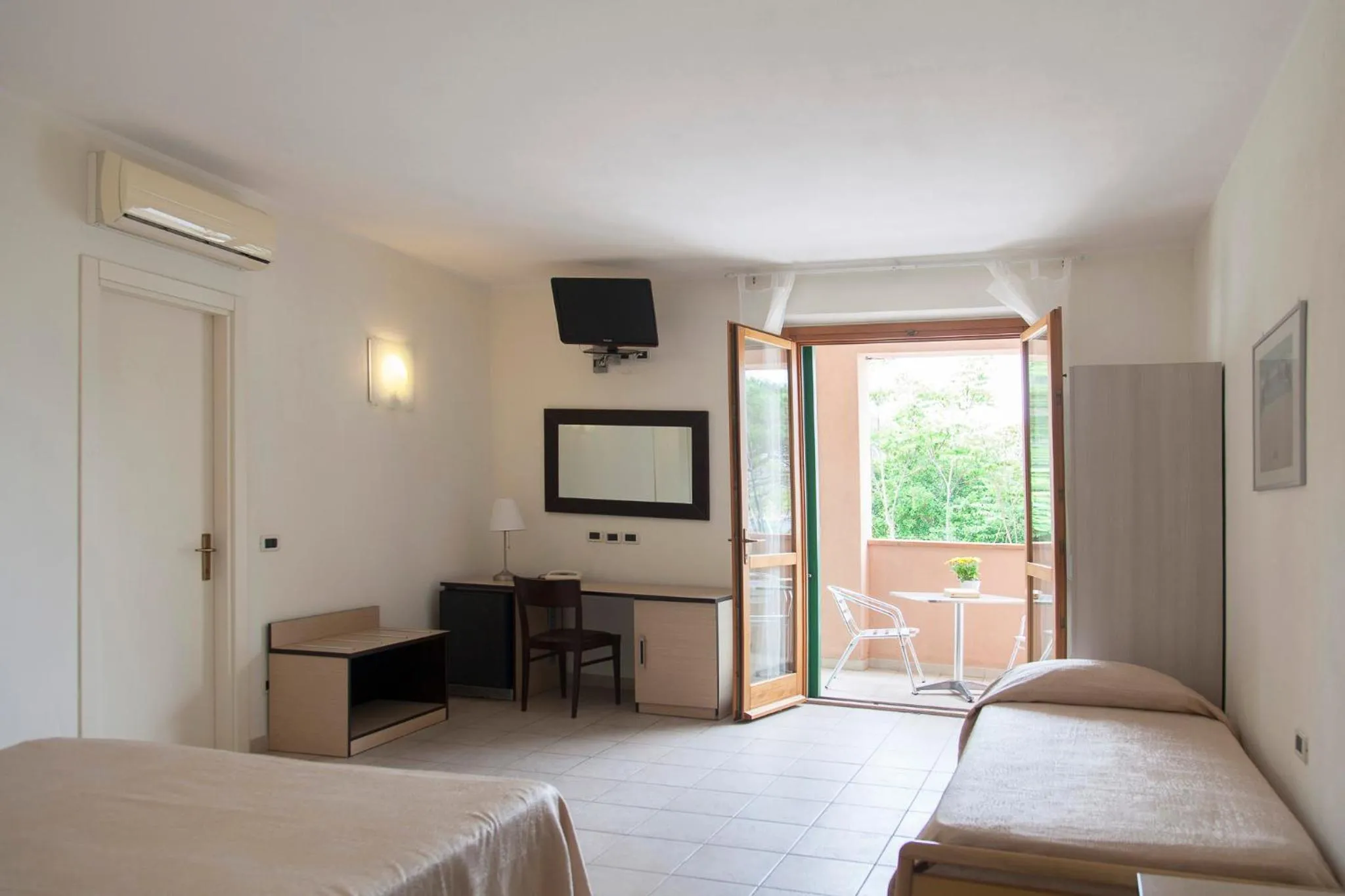 Photo of the whole room, Bed in Residence Hotel Villa Mare