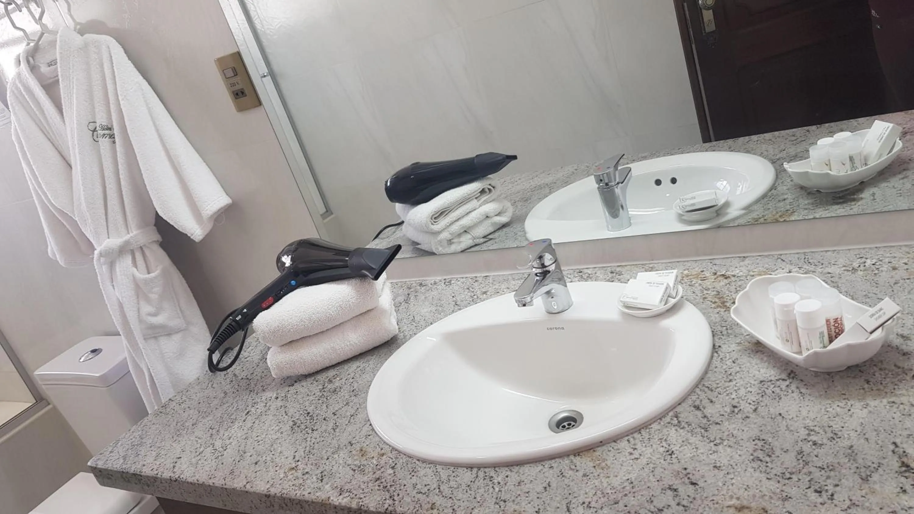 Shower in Hotel Boutique Casamagna