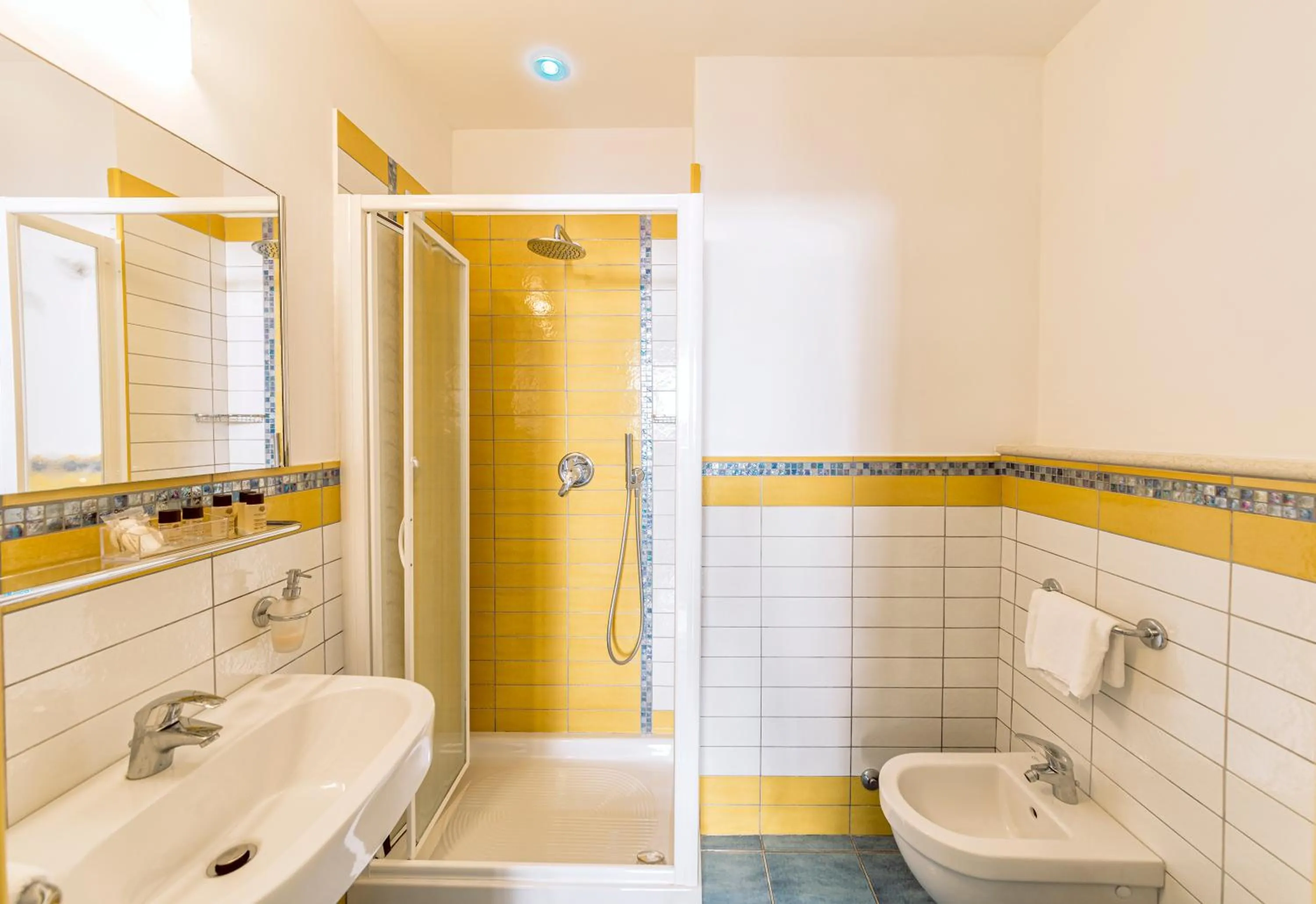 Bathroom in Hotel Cava Dell'Isola