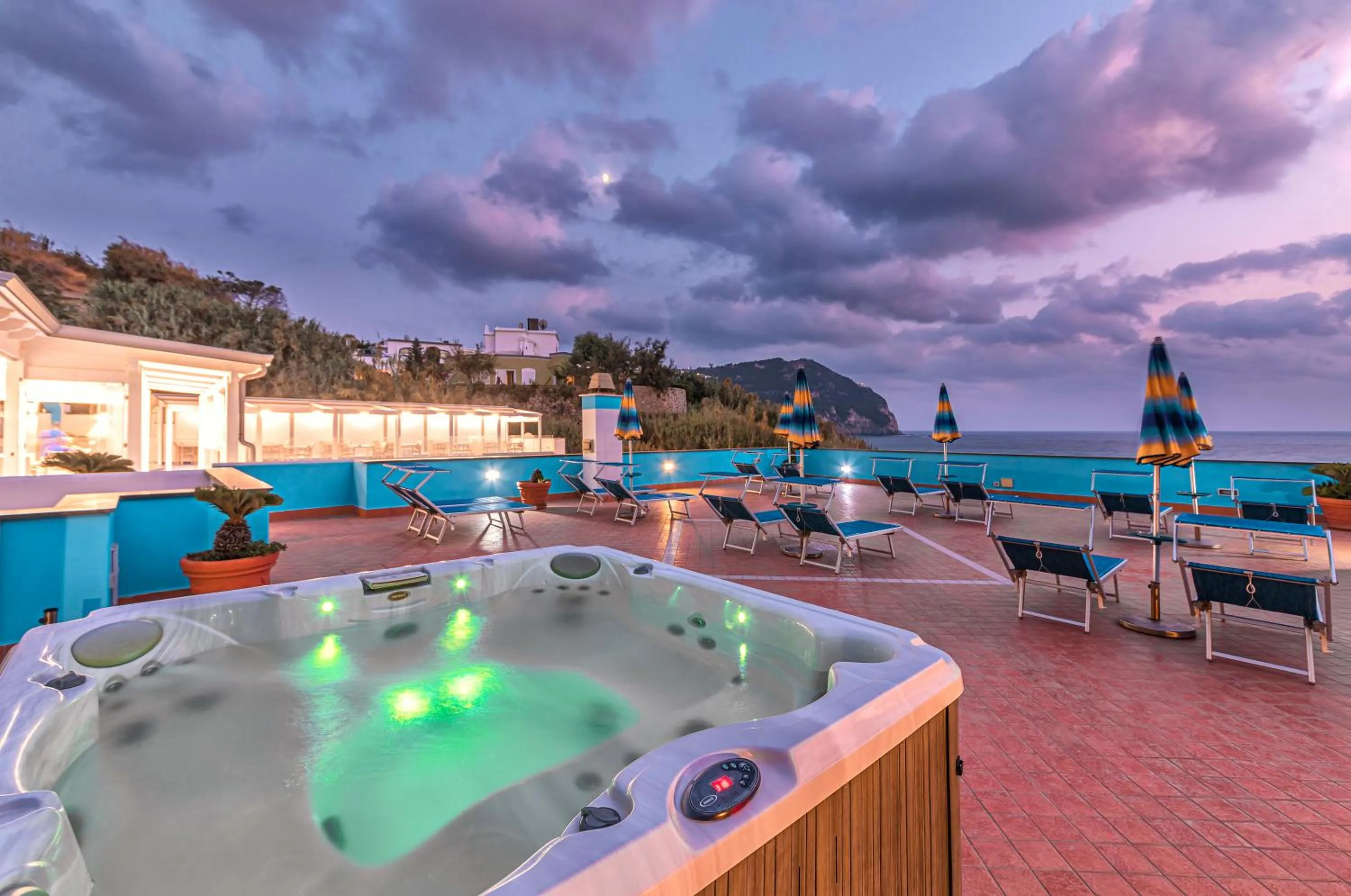 Hot Tub in Hotel Cava Dell'Isola