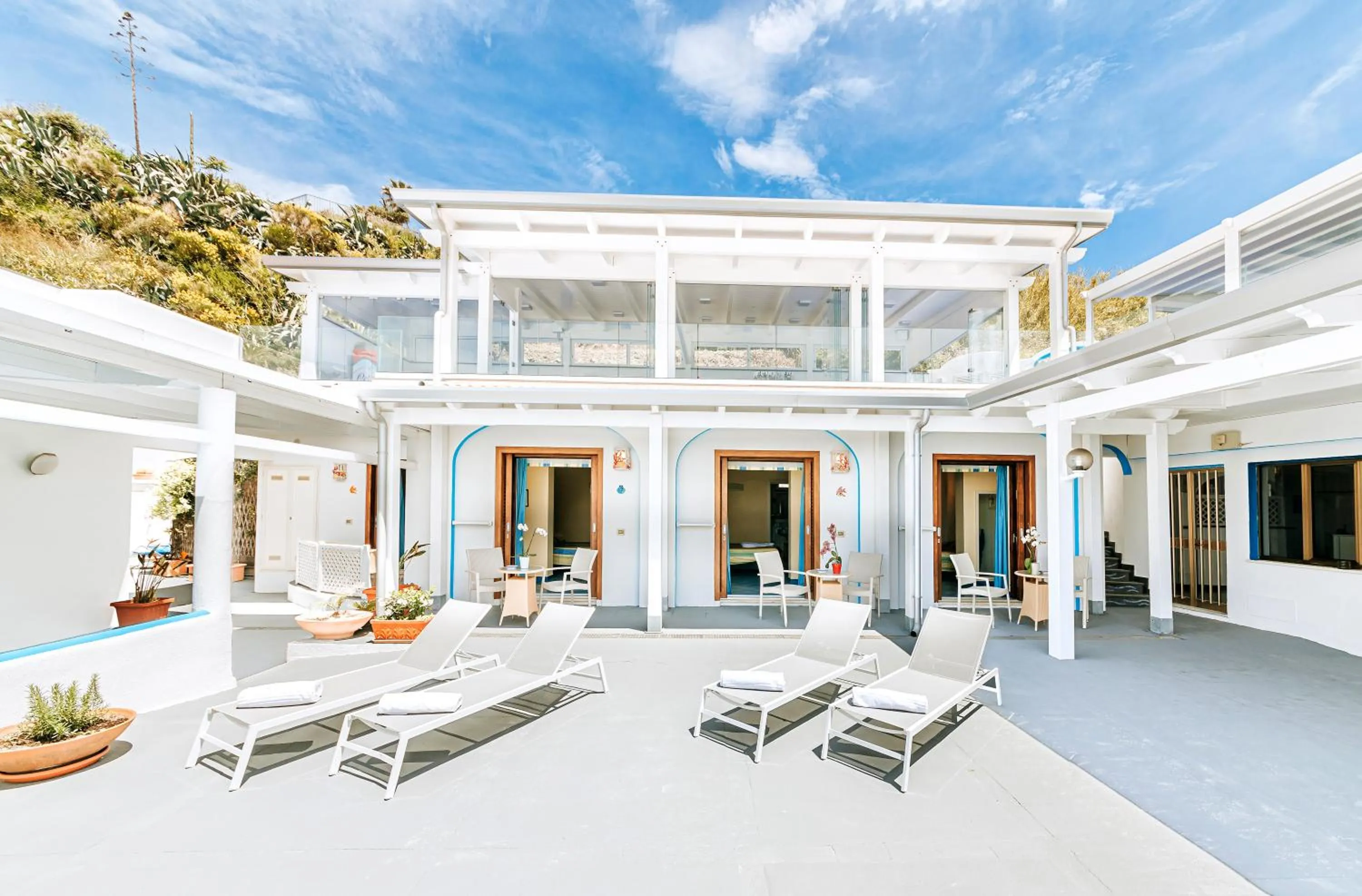 Property building in Hotel Cava Dell'Isola