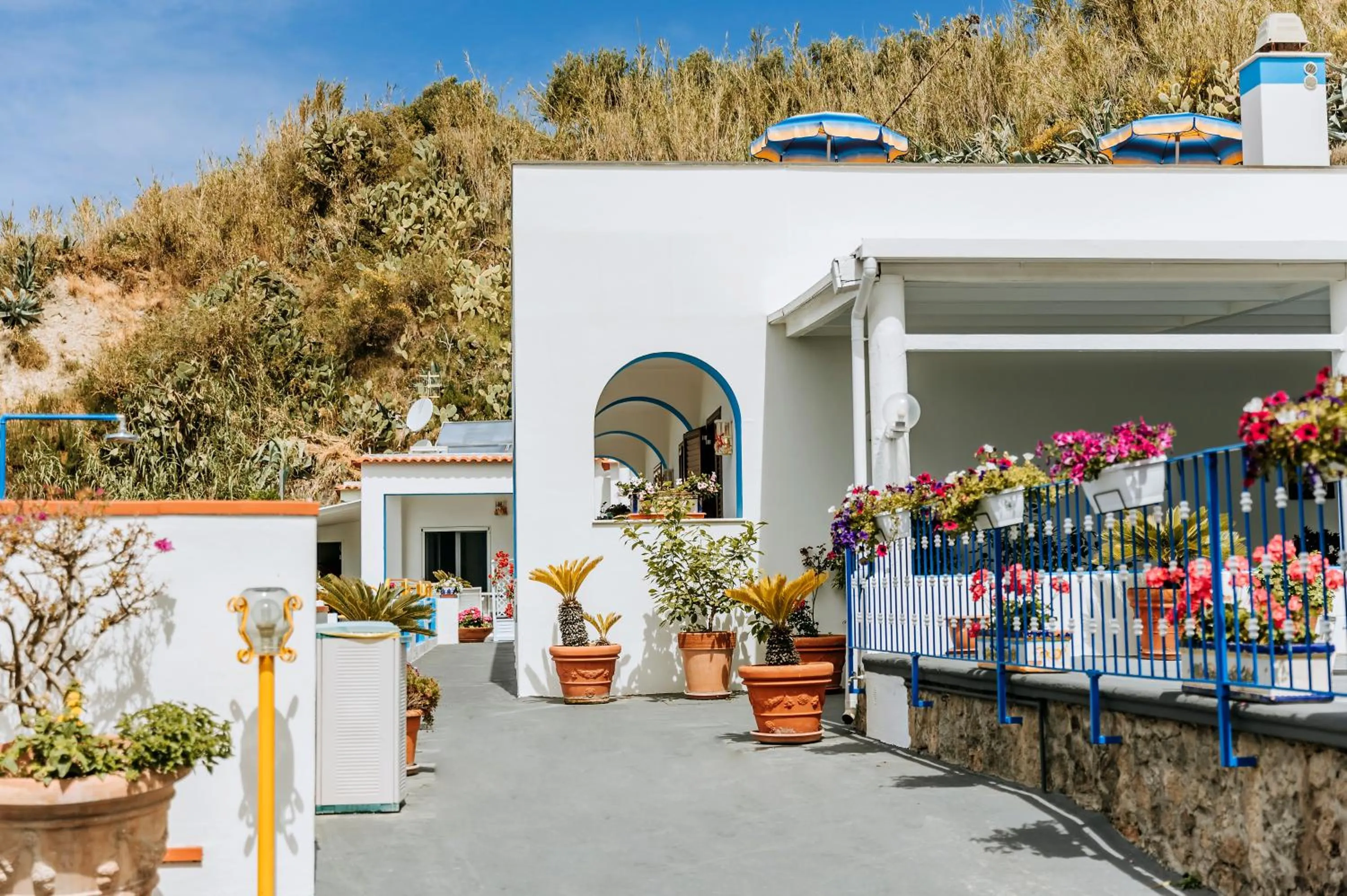 Property building in Hotel Cava Dell'Isola