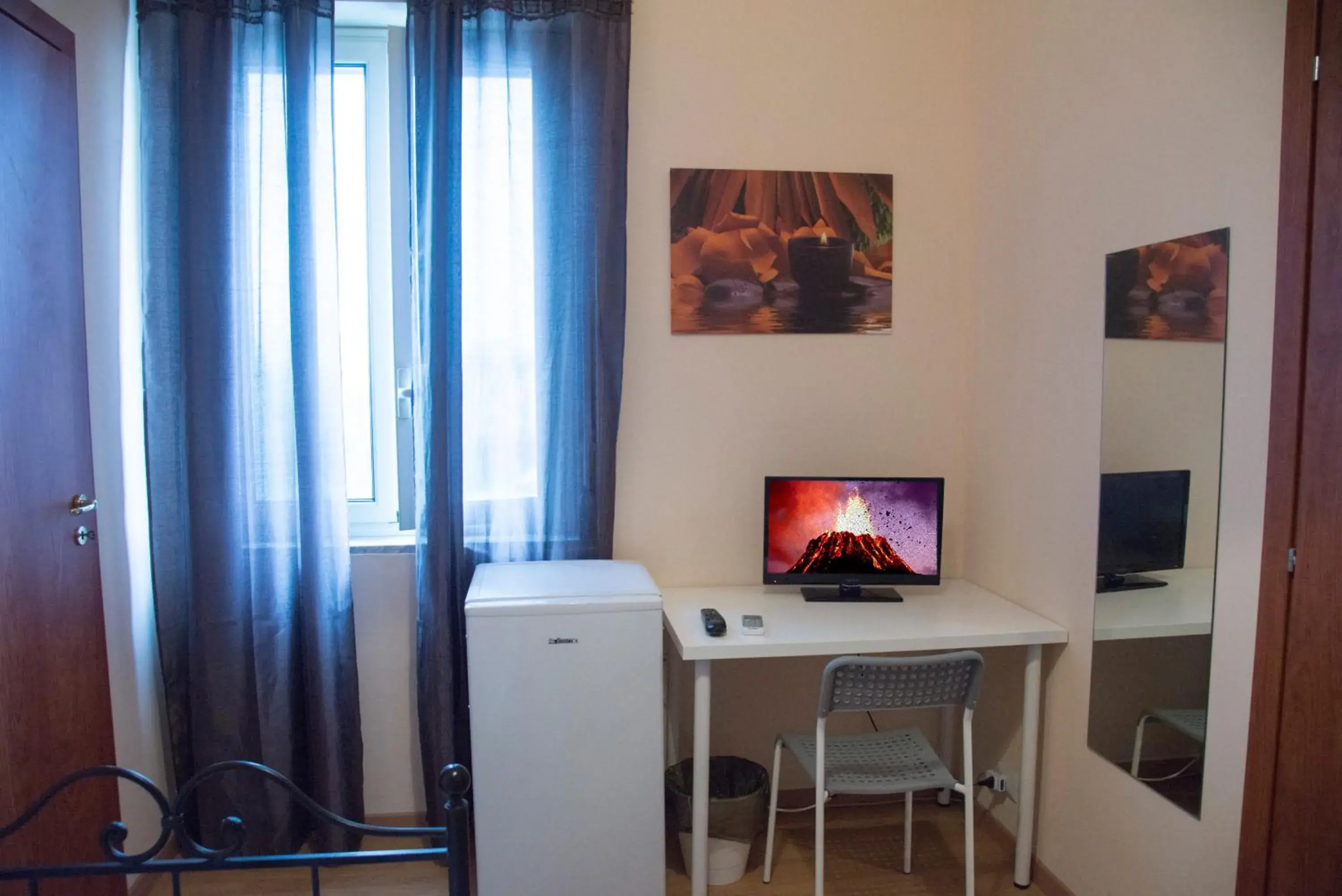 Single Room with Private Bathroom in B&B Caffelletto - Papardo Single Room with Private Bathroom in B&B Caffelletto - Papardo