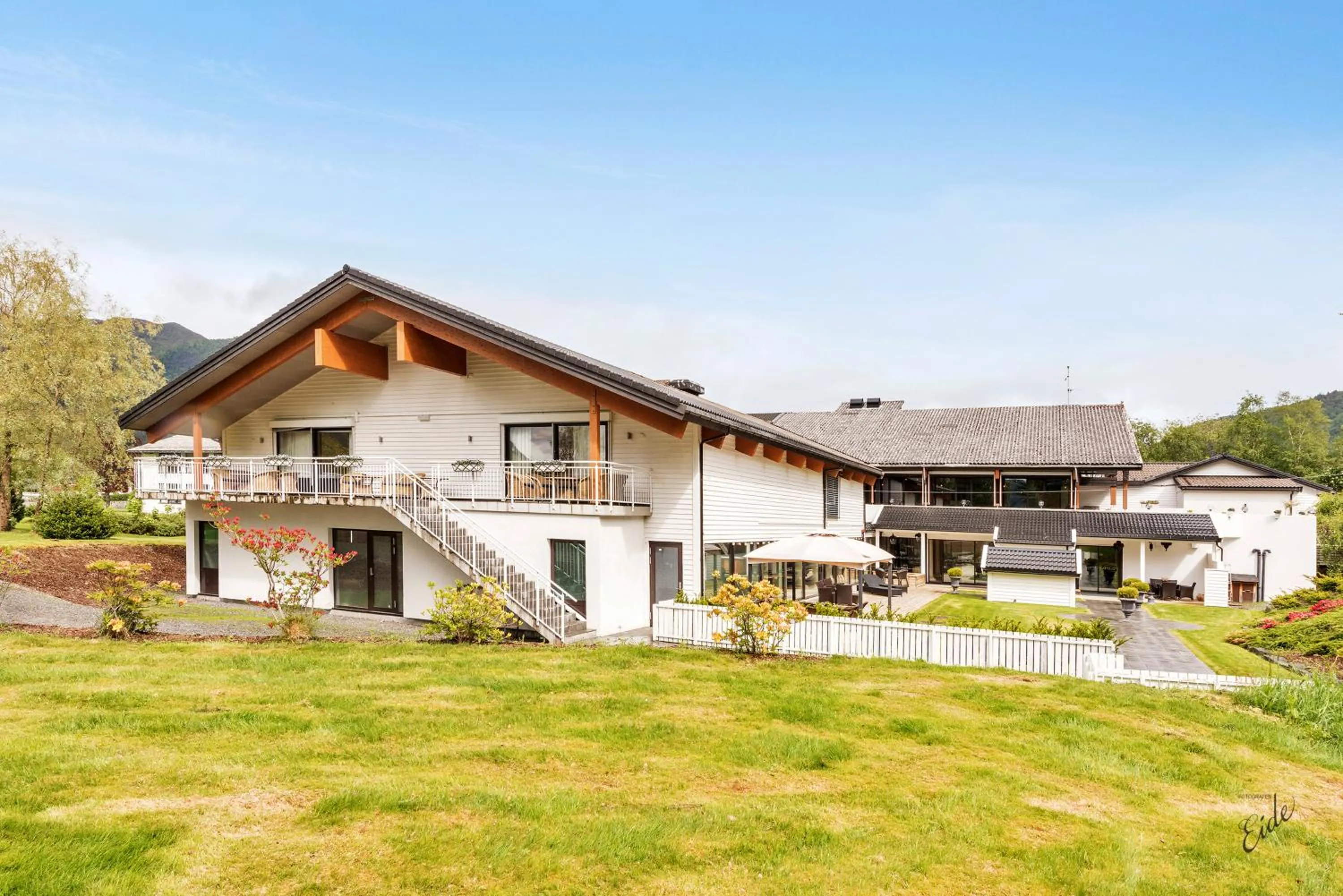 Property building in Nordfjord Hotell