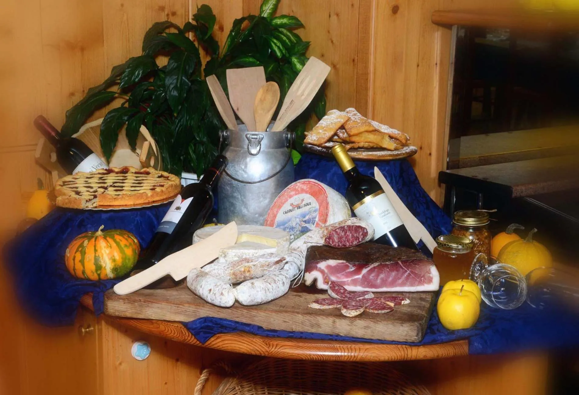 Decorative detail in Hotel Santoni