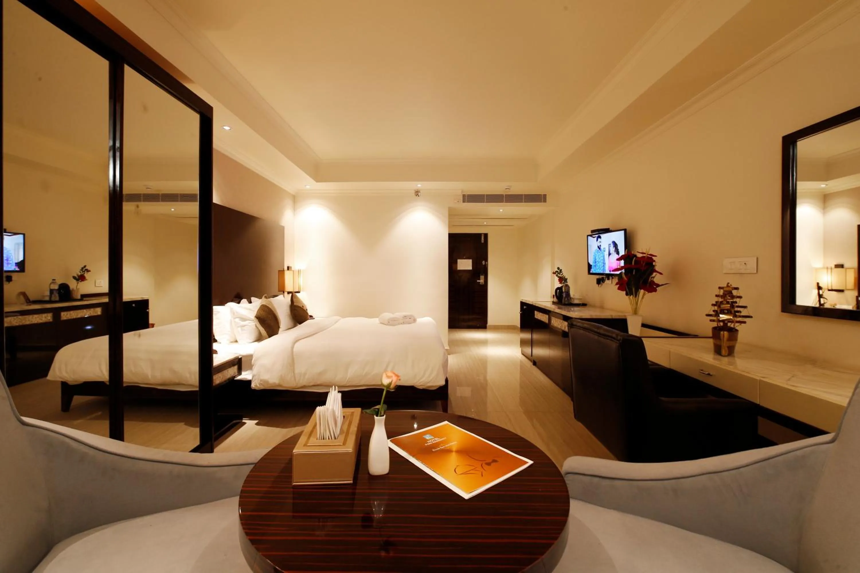 Coffee/tea facilities, Bed in Hotel Park Residency