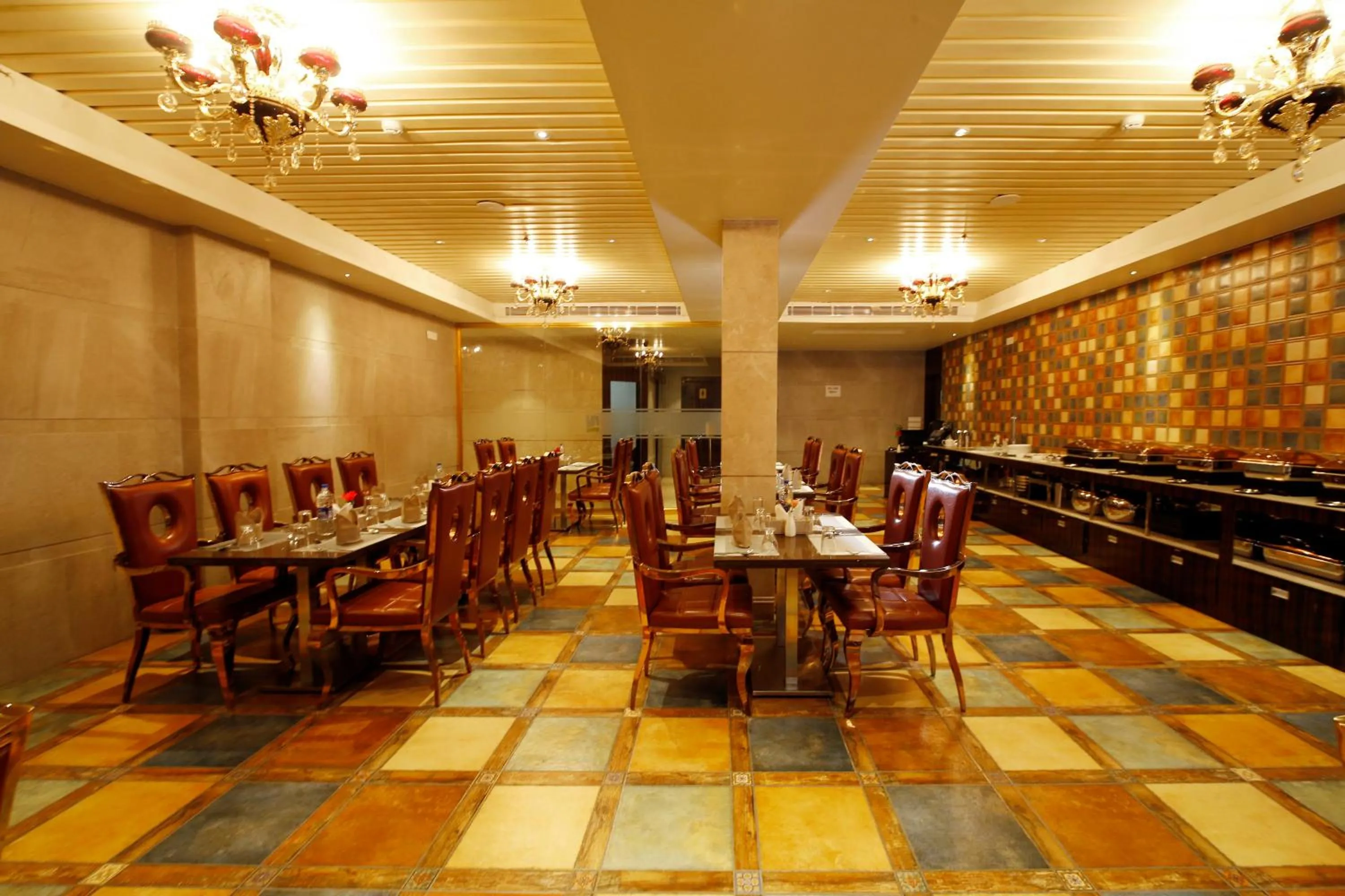 Restaurant/places to eat in Hotel Park Residency