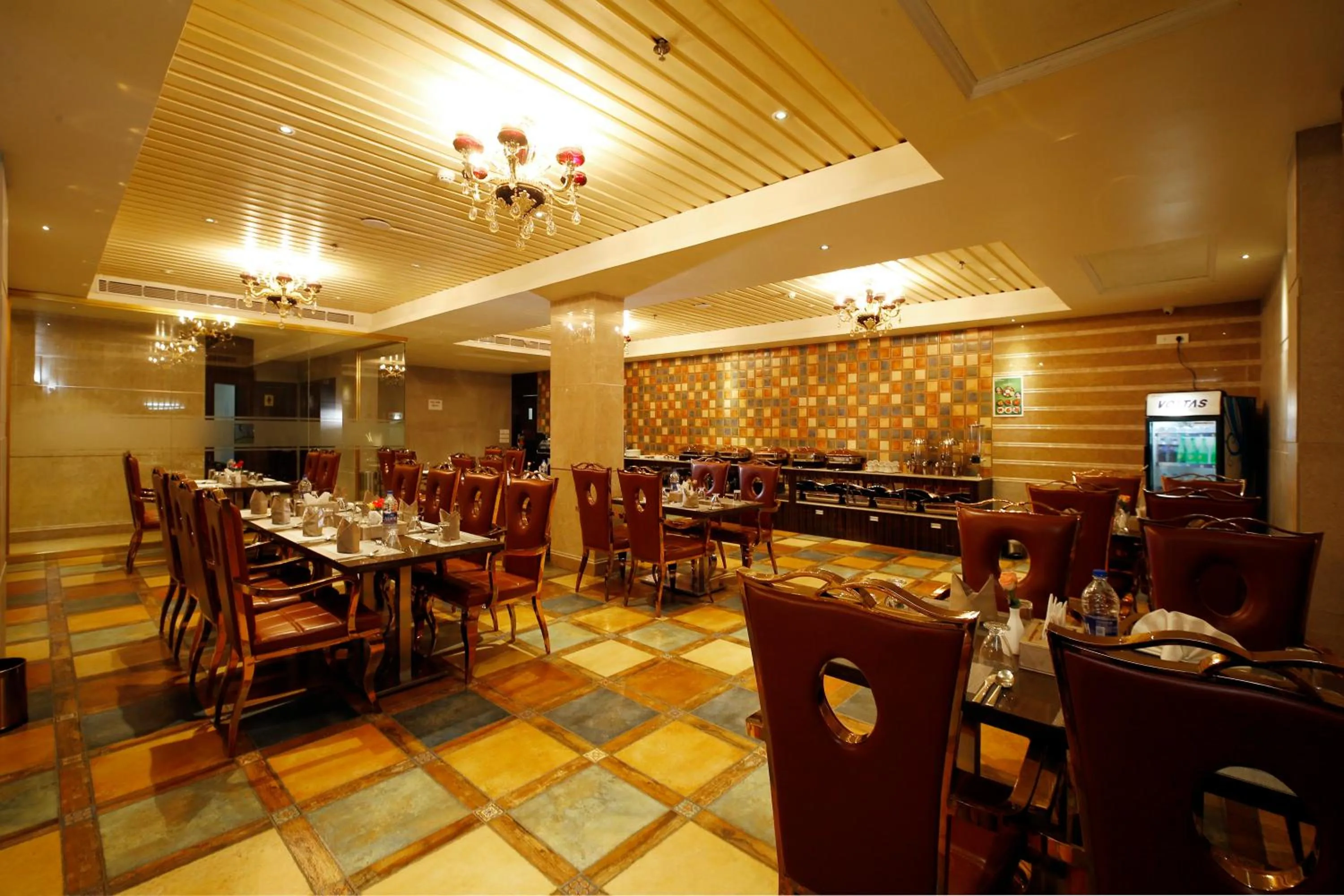 Restaurant/places to eat in Hotel Park Residency