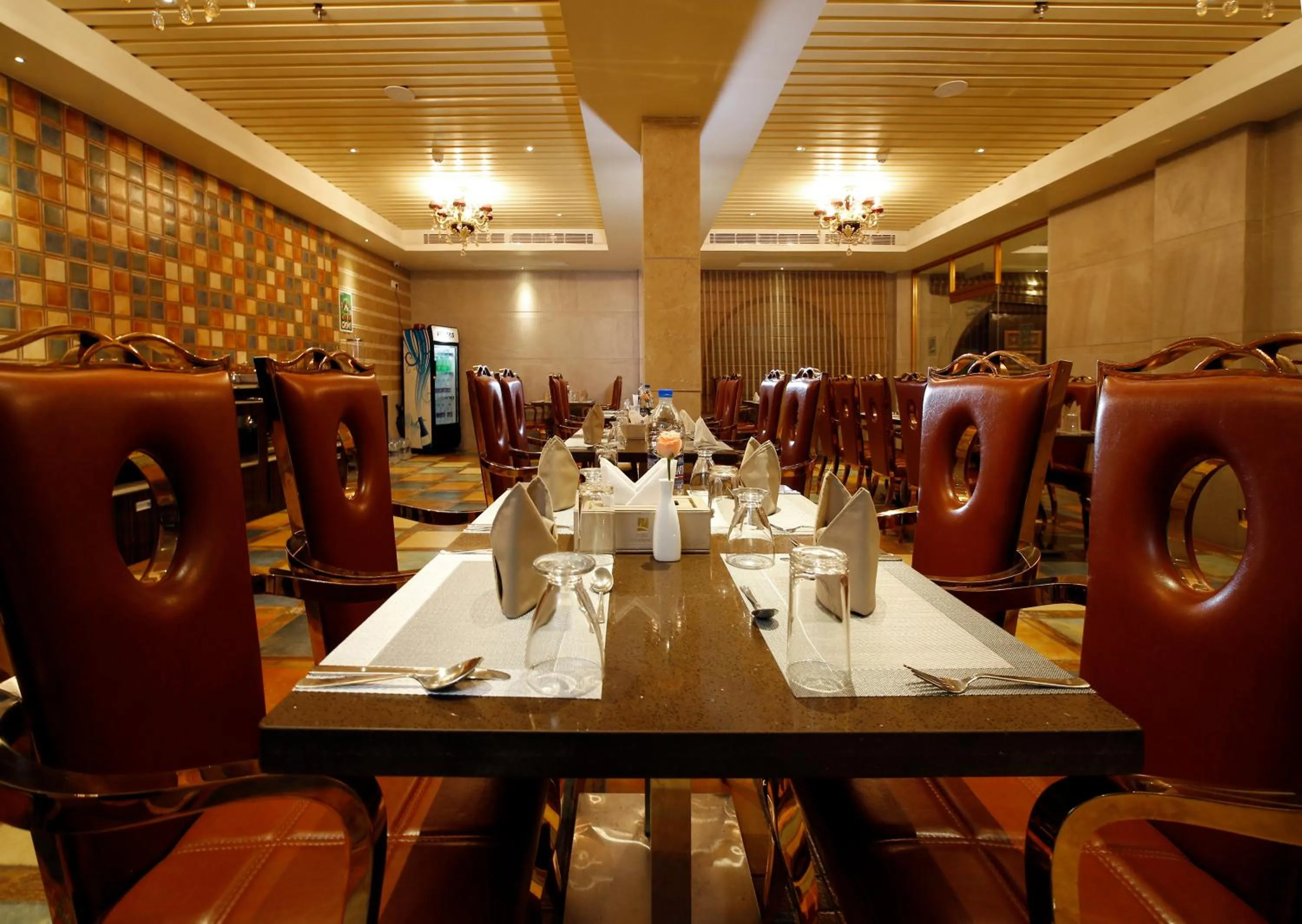 Restaurant/places to eat in Hotel Park Residency