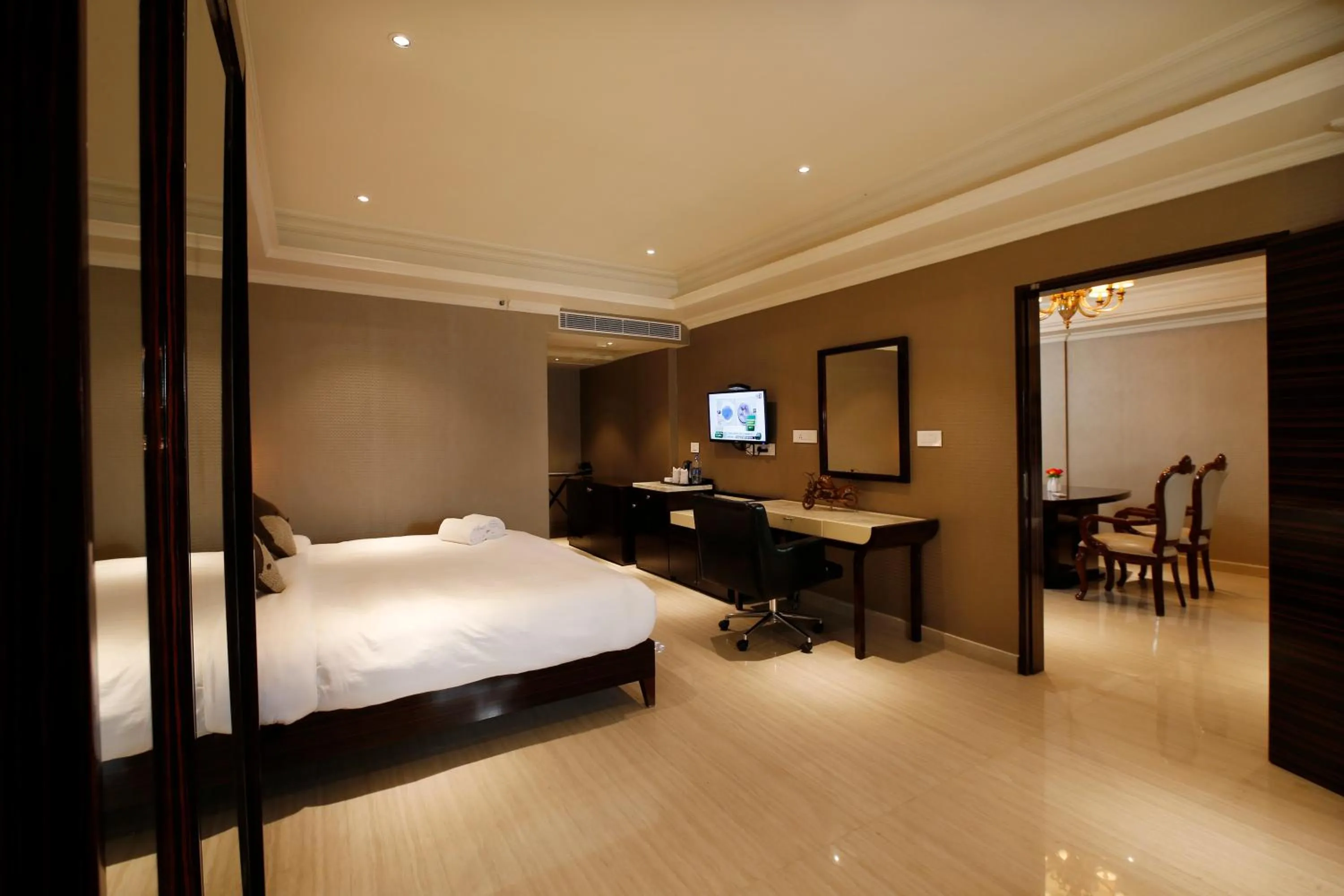 Coffee/tea facilities, Bed in Hotel Park Residency