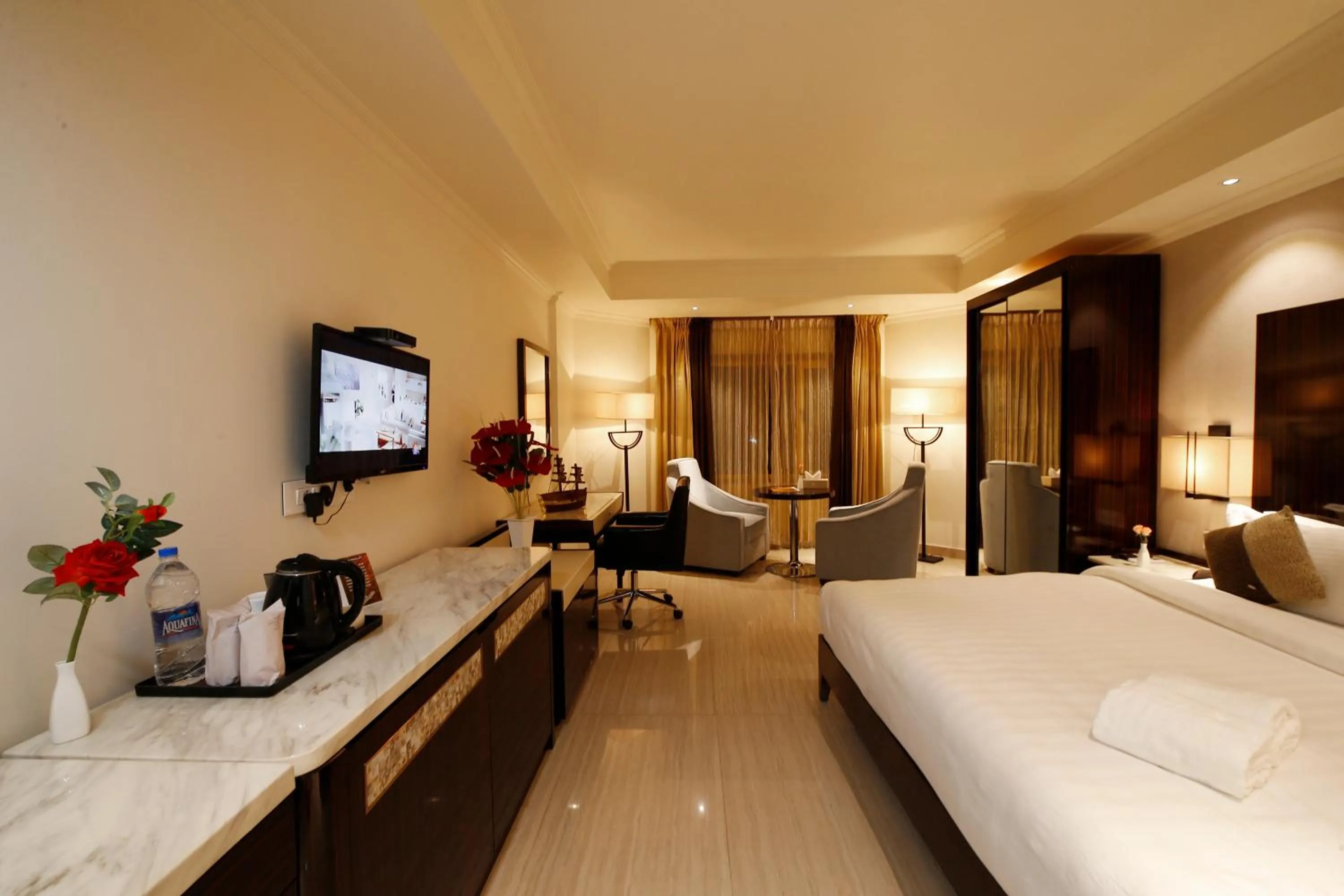 Living room, Bed in Hotel Park Residency