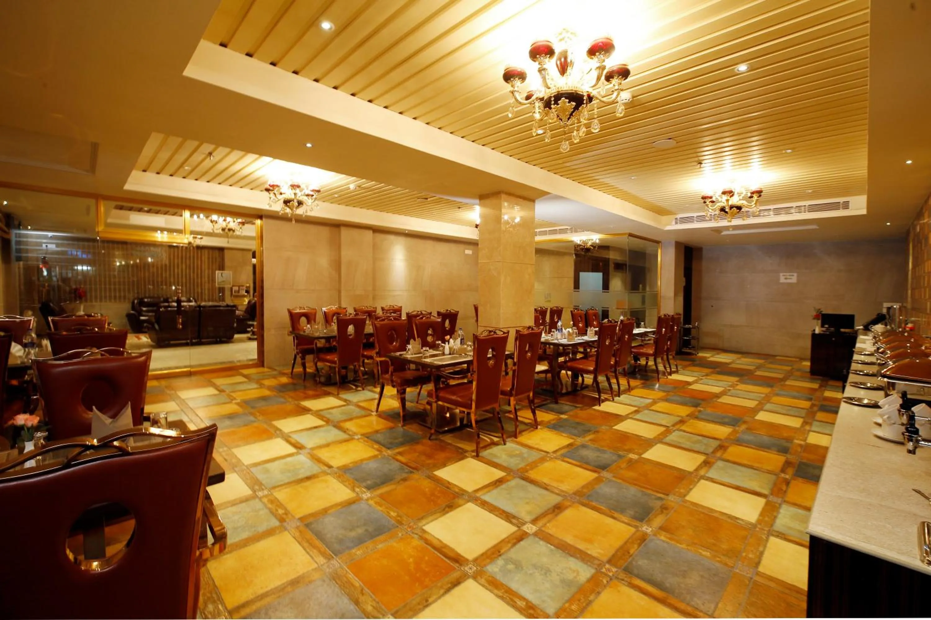 Restaurant/places to eat in Hotel Park Residency