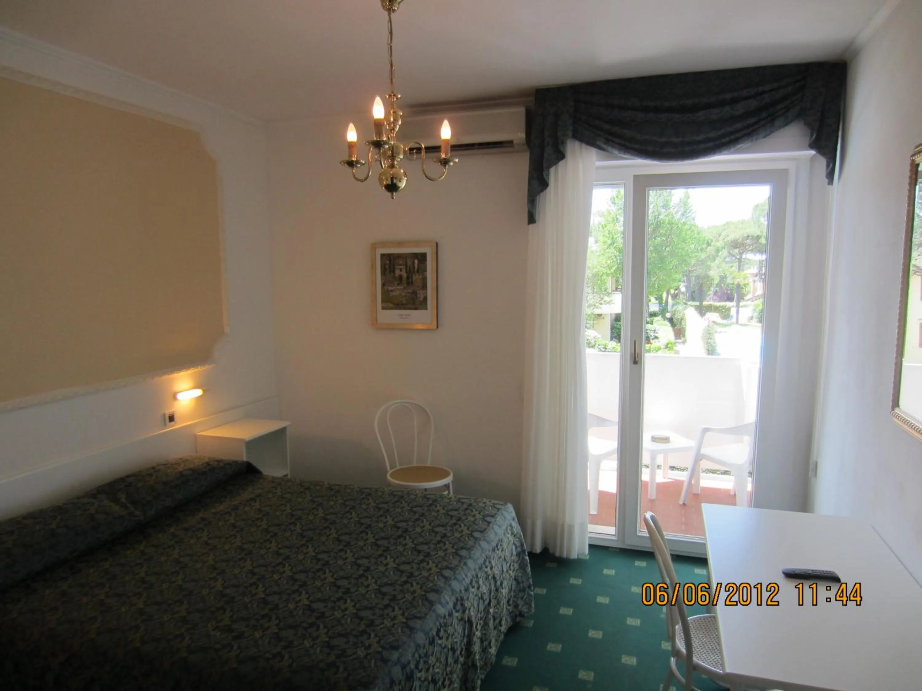 Day, Bed in Hotel Ambassador Meuble
