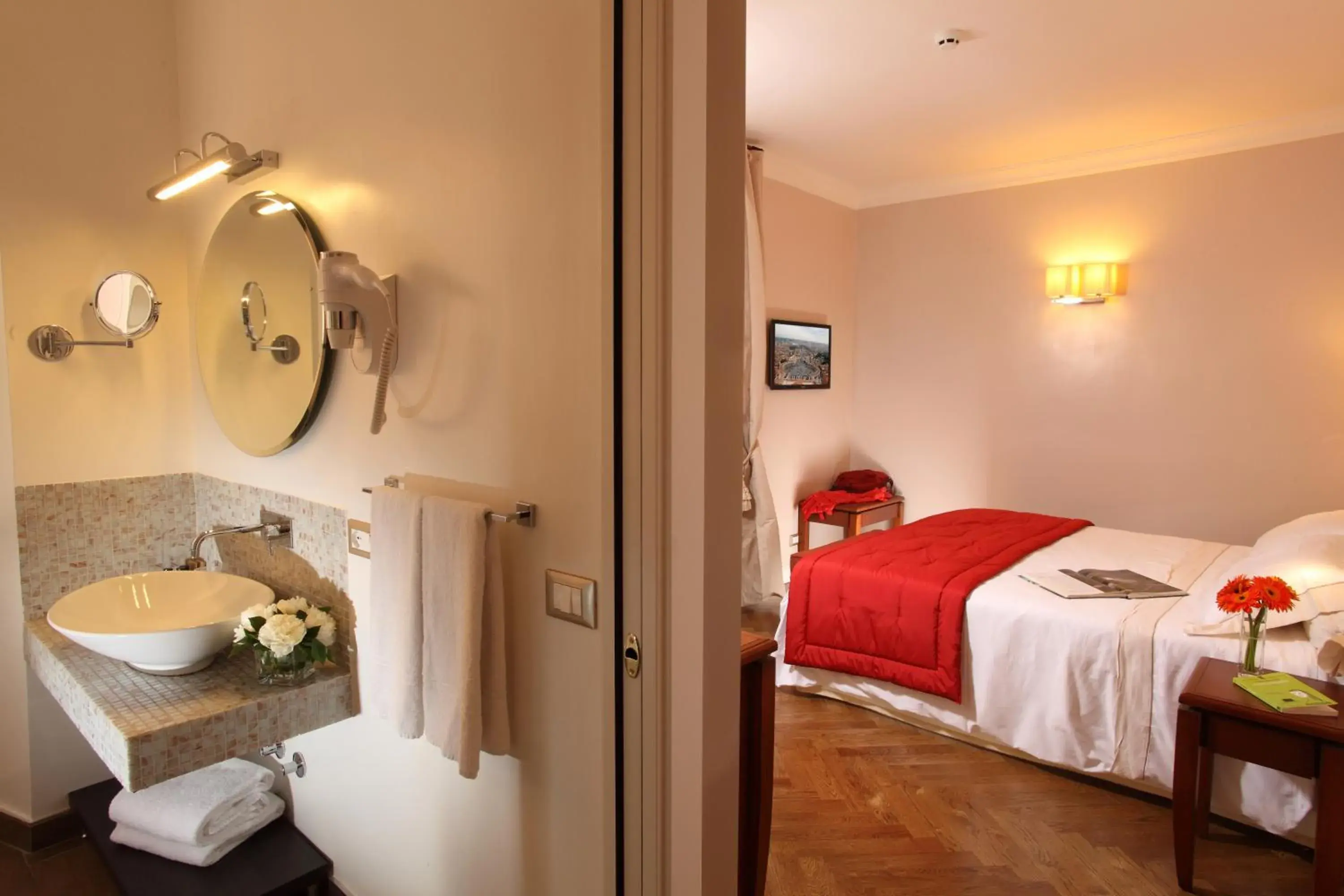 Photo of the whole room, Bed in Vivaldi Luxury Rooms Photo of the whole room, Bed in Vivaldi Luxury Rooms