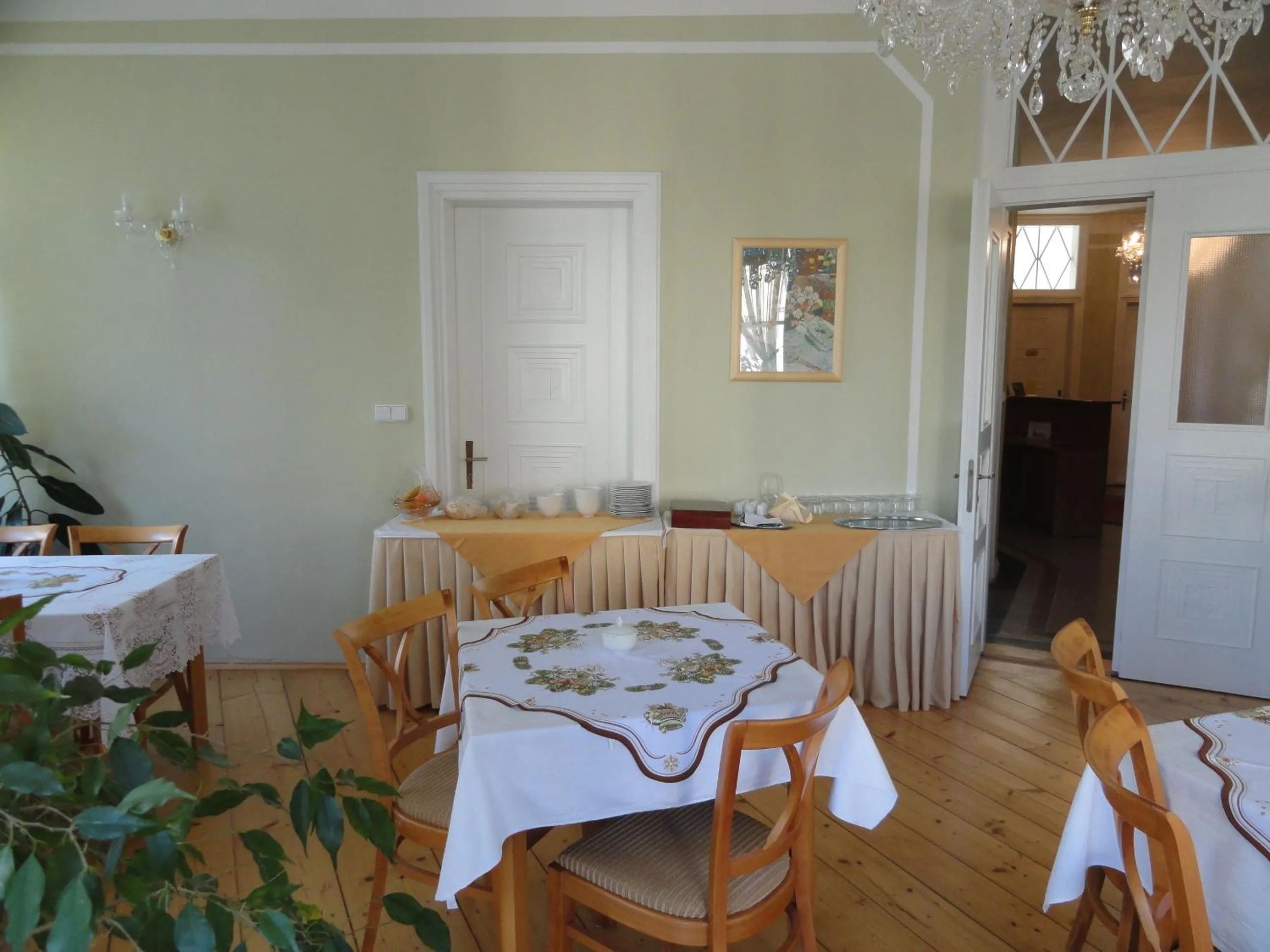 Restaurant/places to eat in Villa A. Malka