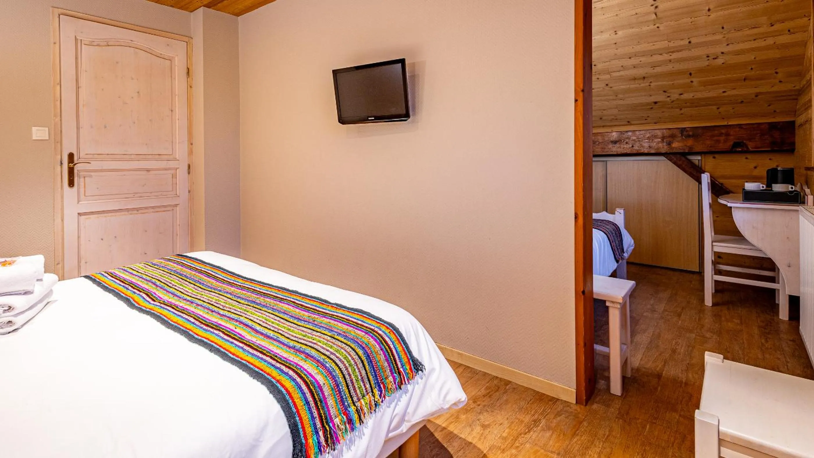 Bed in Hôtel - Restaurant Le Couchetat