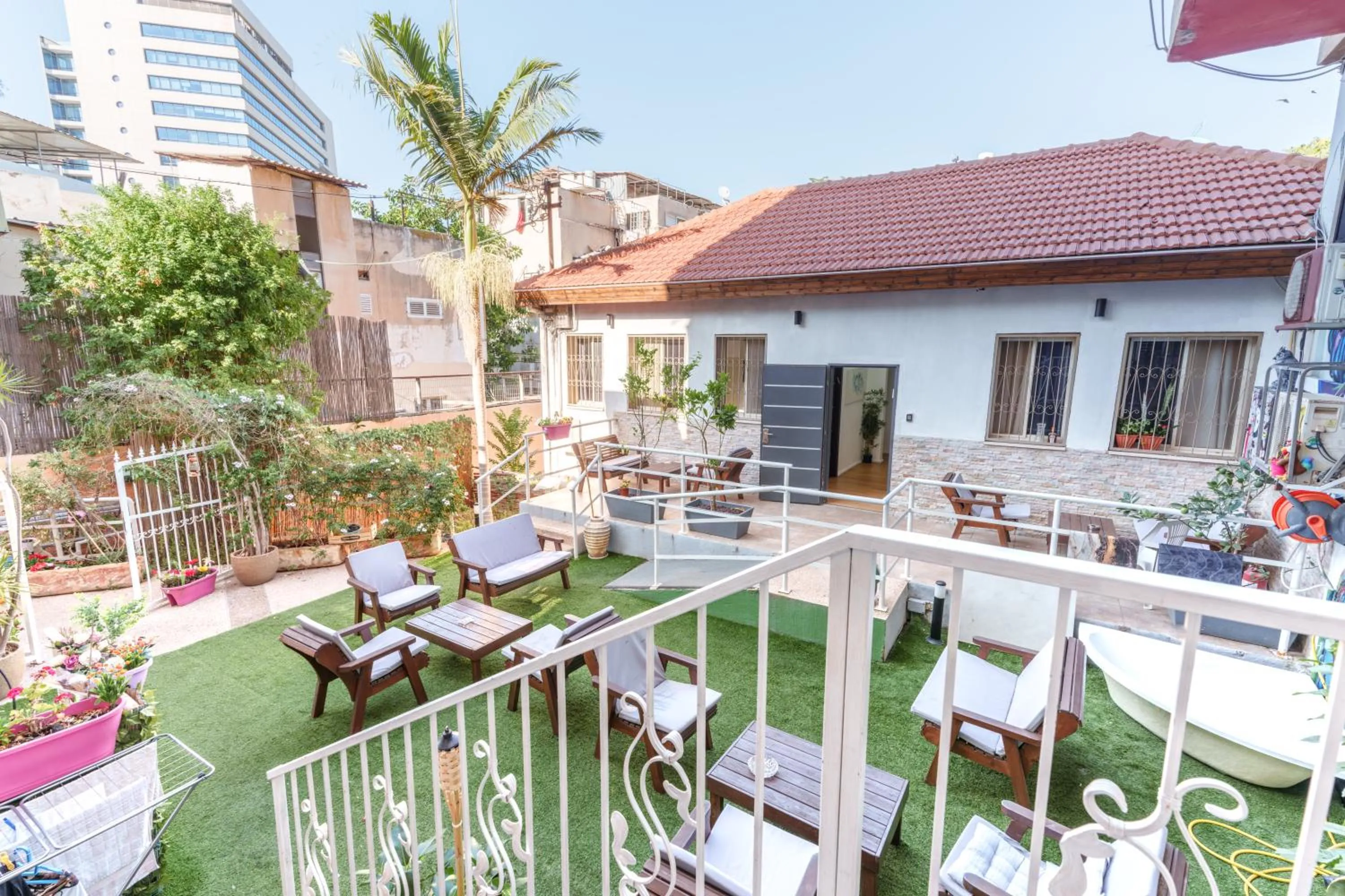 Garden view in Hotel Loui Talpiot