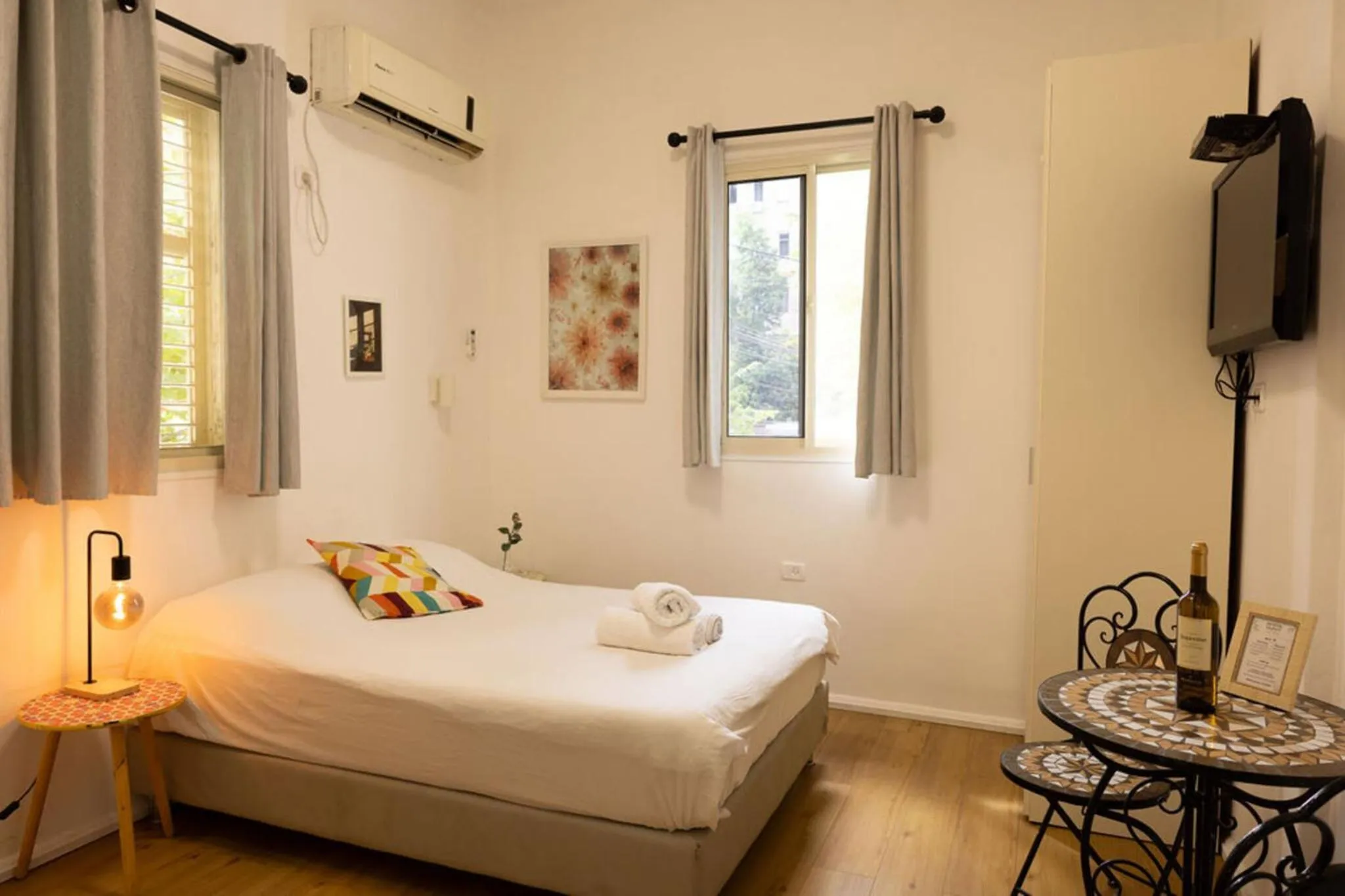 Photo of the whole room, Bed in Hotel Loui Talpiot