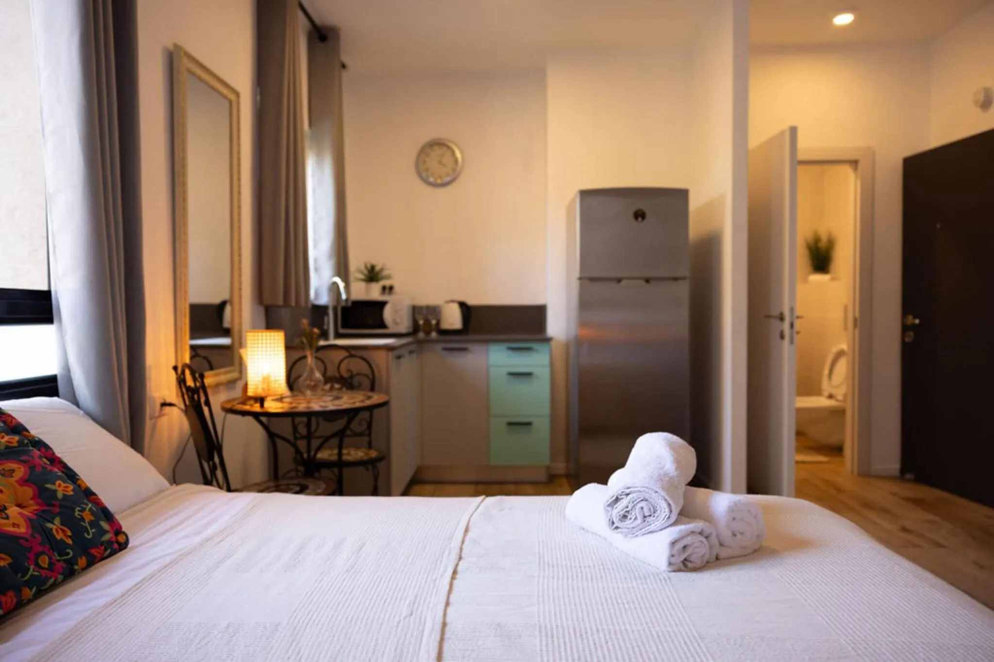 Photo of the whole room, Bed in Hotel Loui Talpiot