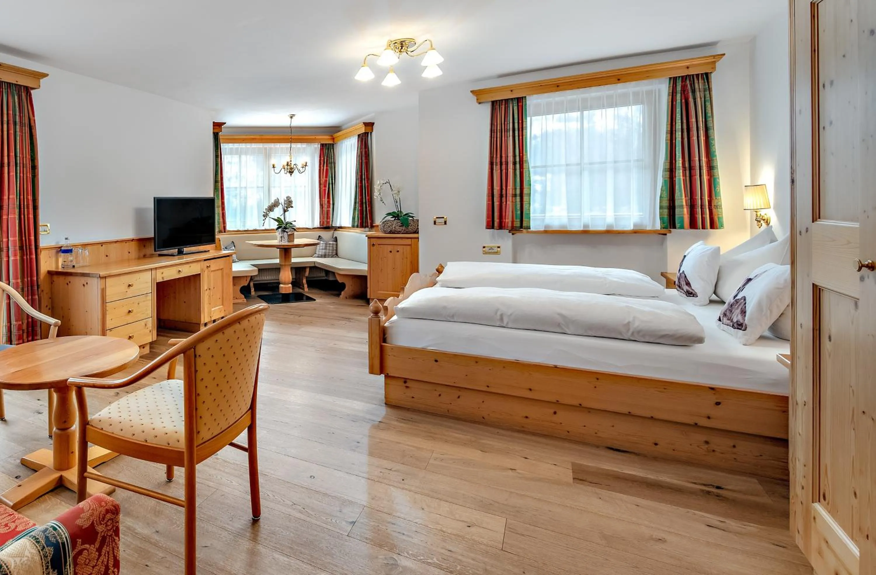 Photo of the whole room, Bed in Alpenhotel Plaza