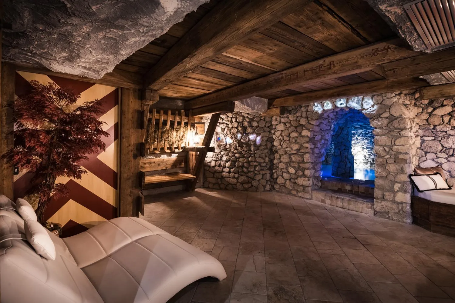 Swimming pool in Alpenhotel Plaza