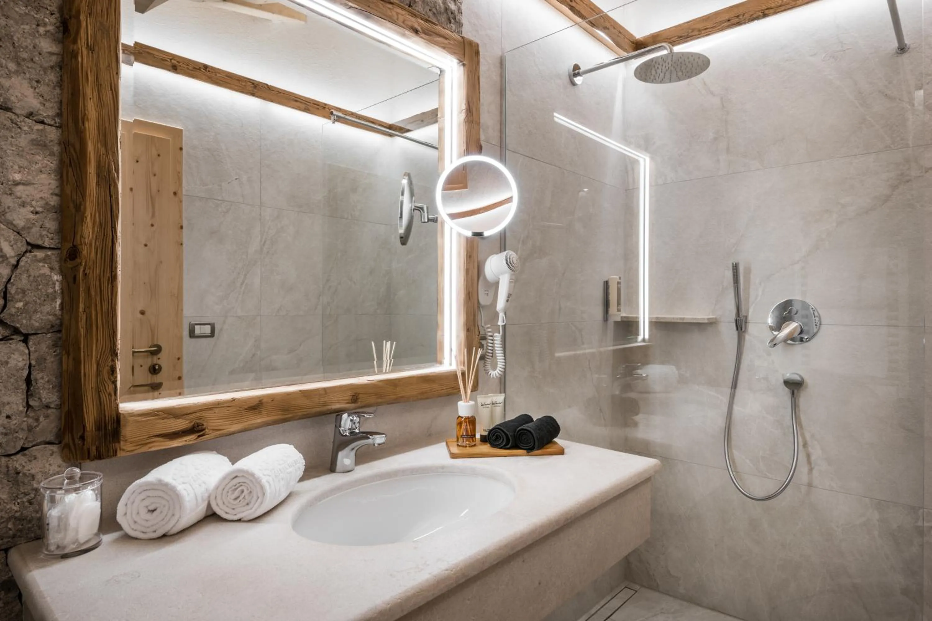 Bathroom in Alpenhotel Plaza