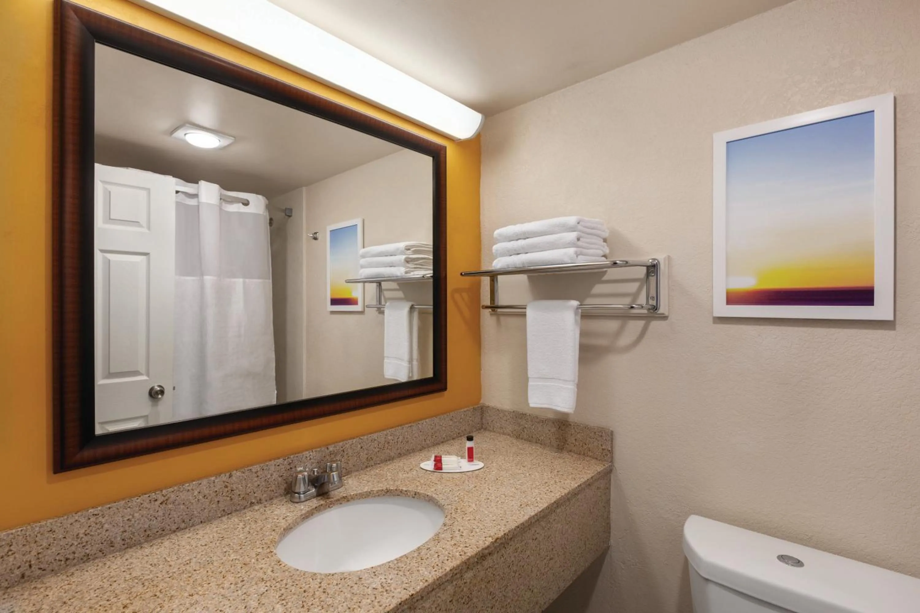 Bathroom in enVision Hotel Miami International Airport