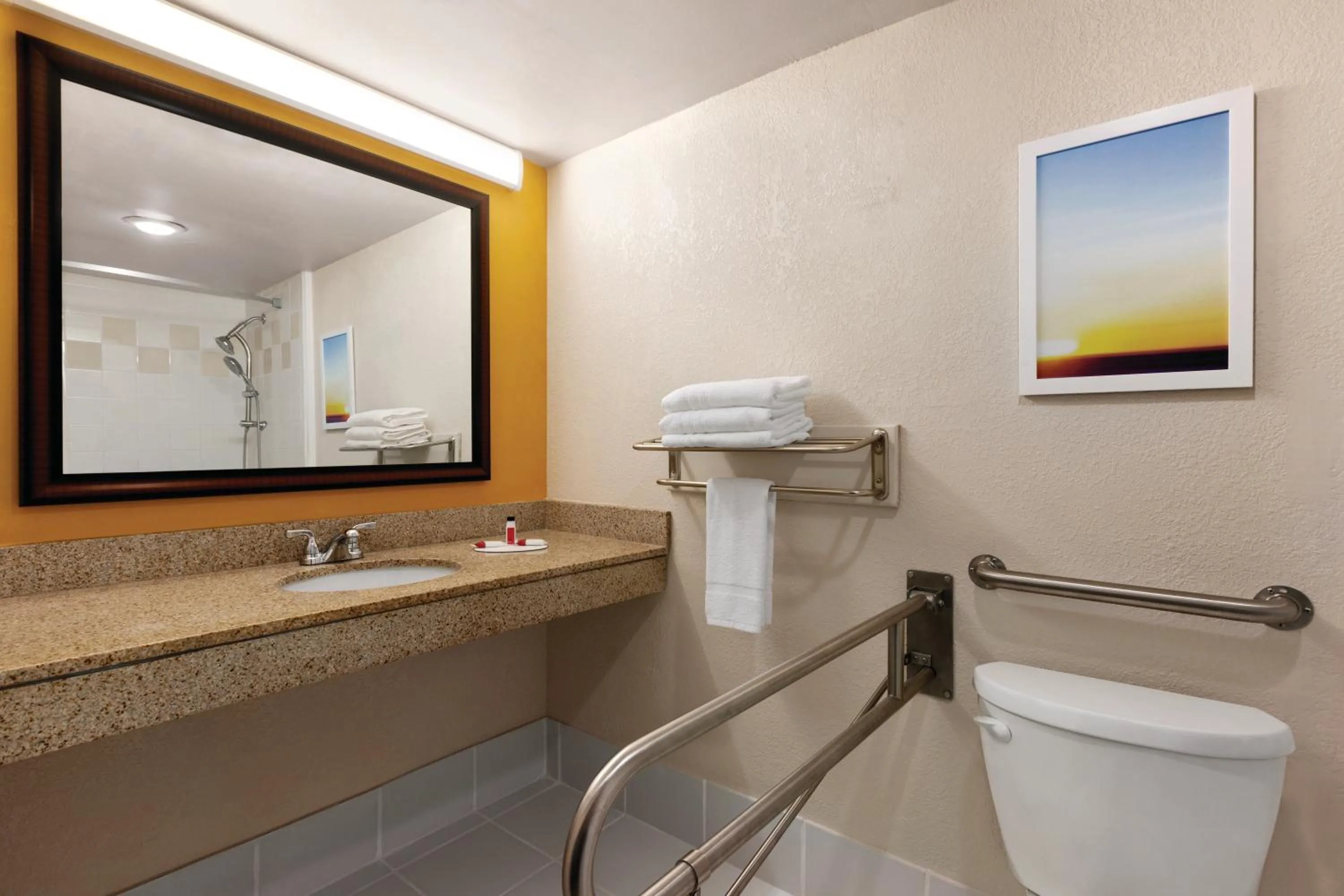 Bathroom in enVision Hotel Miami International Airport