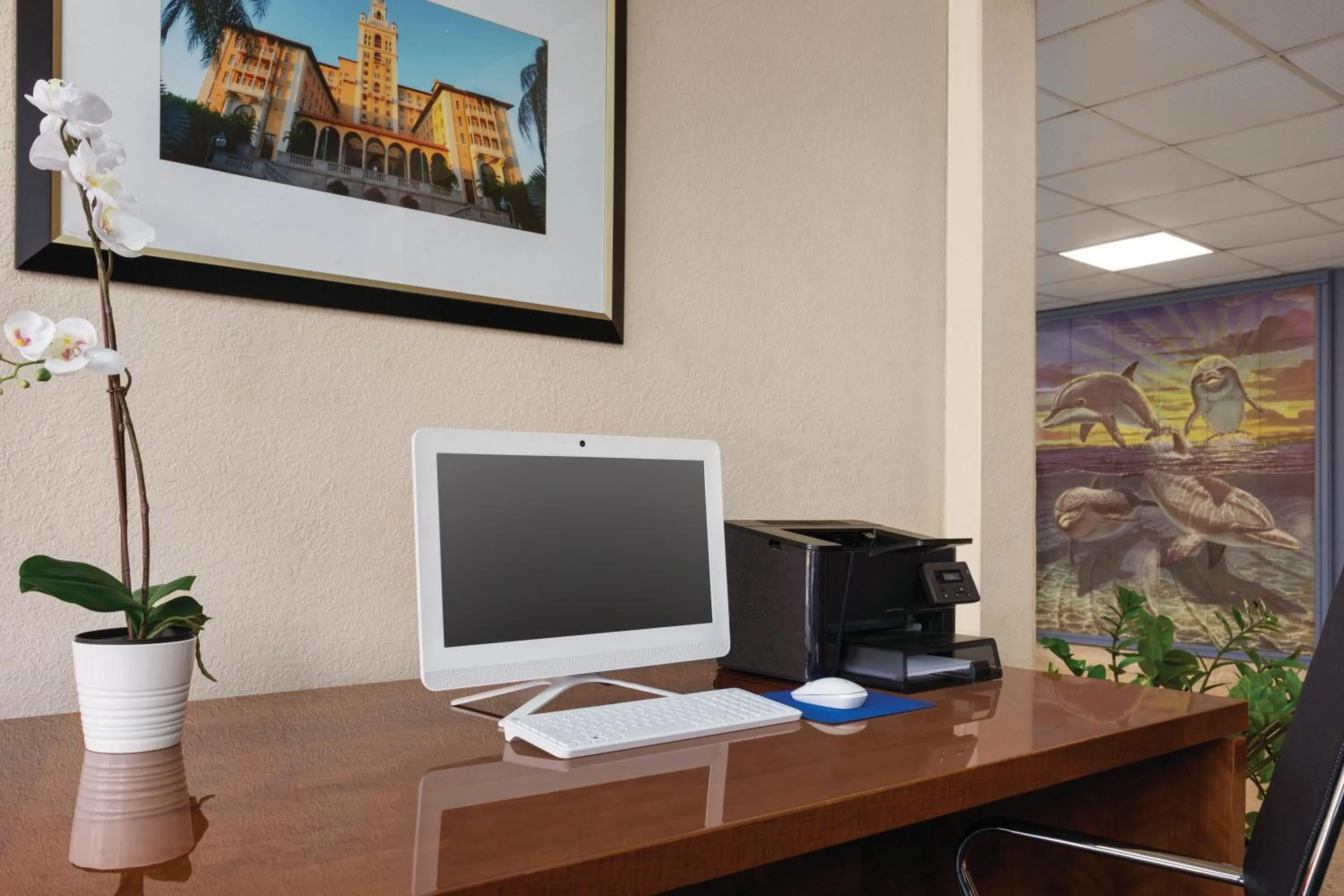 locker in enVision Hotel Miami International Airport