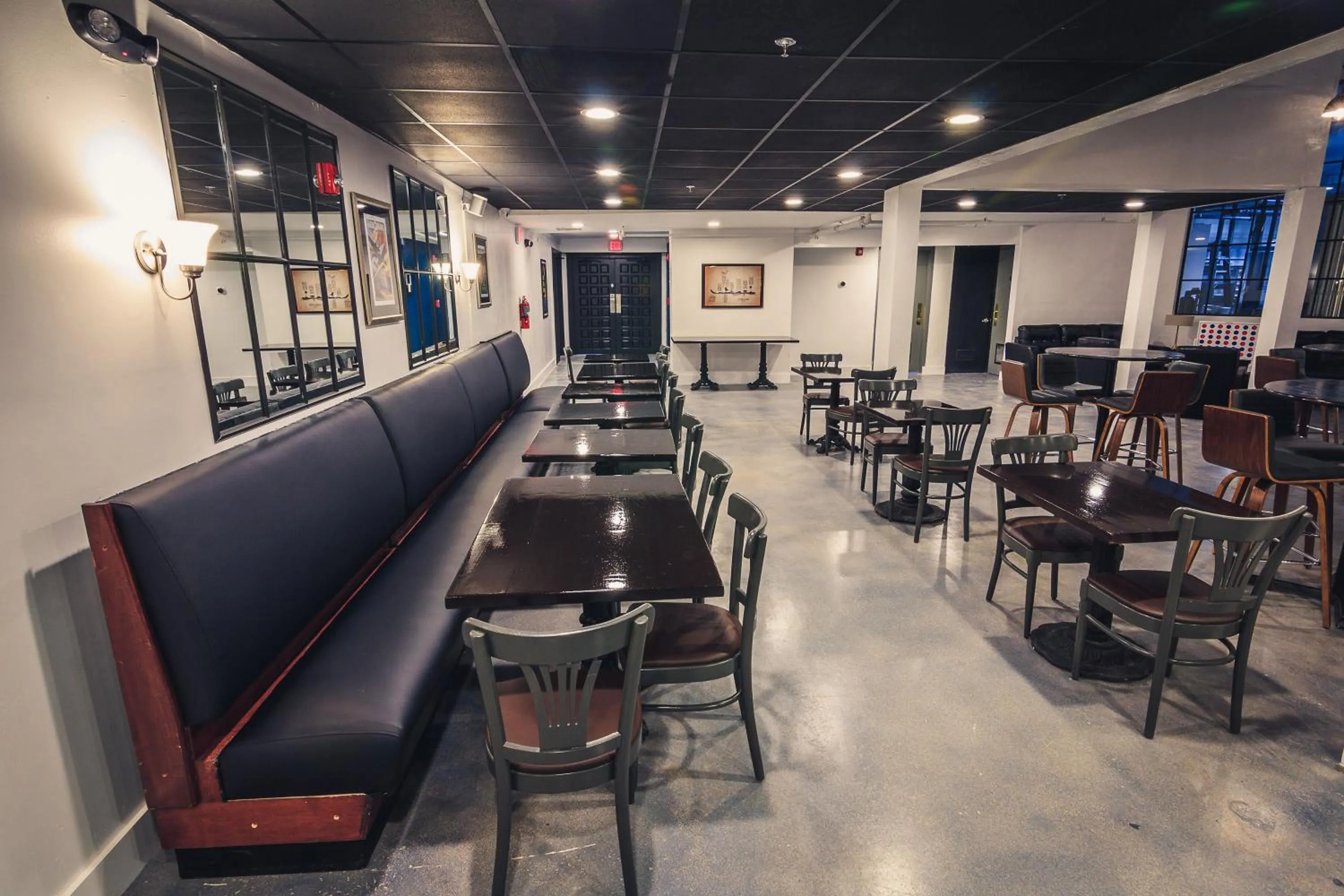 Restaurant/places to eat in enVision Hotel Miami International Airport