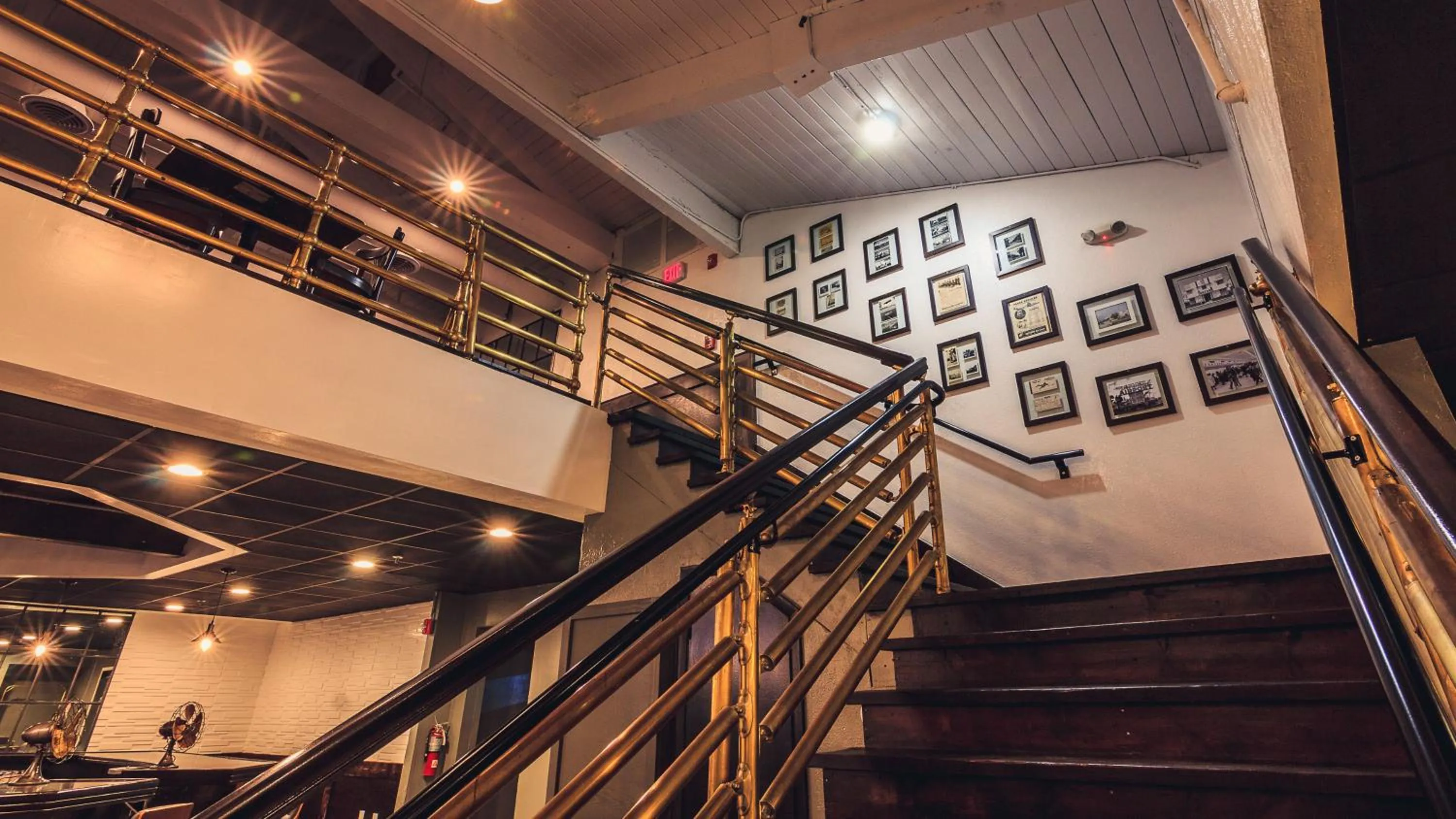 Restaurant/places to eat in enVision Hotel Miami International Airport