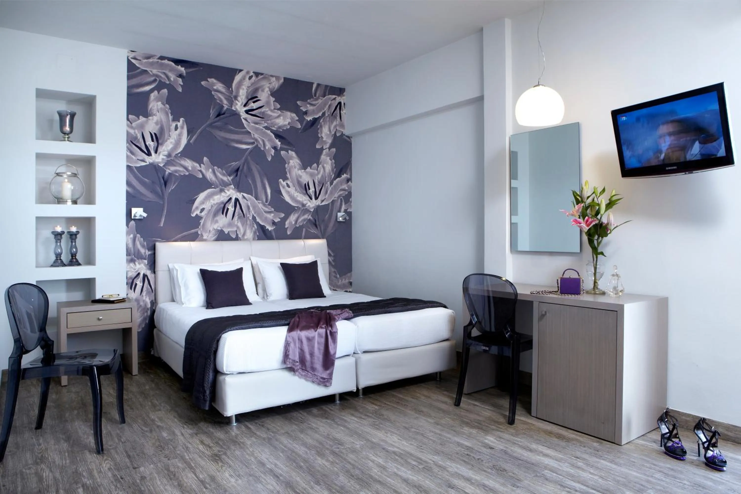 Photo of the whole room, Bed in Mouikis Hotel Kefalonia