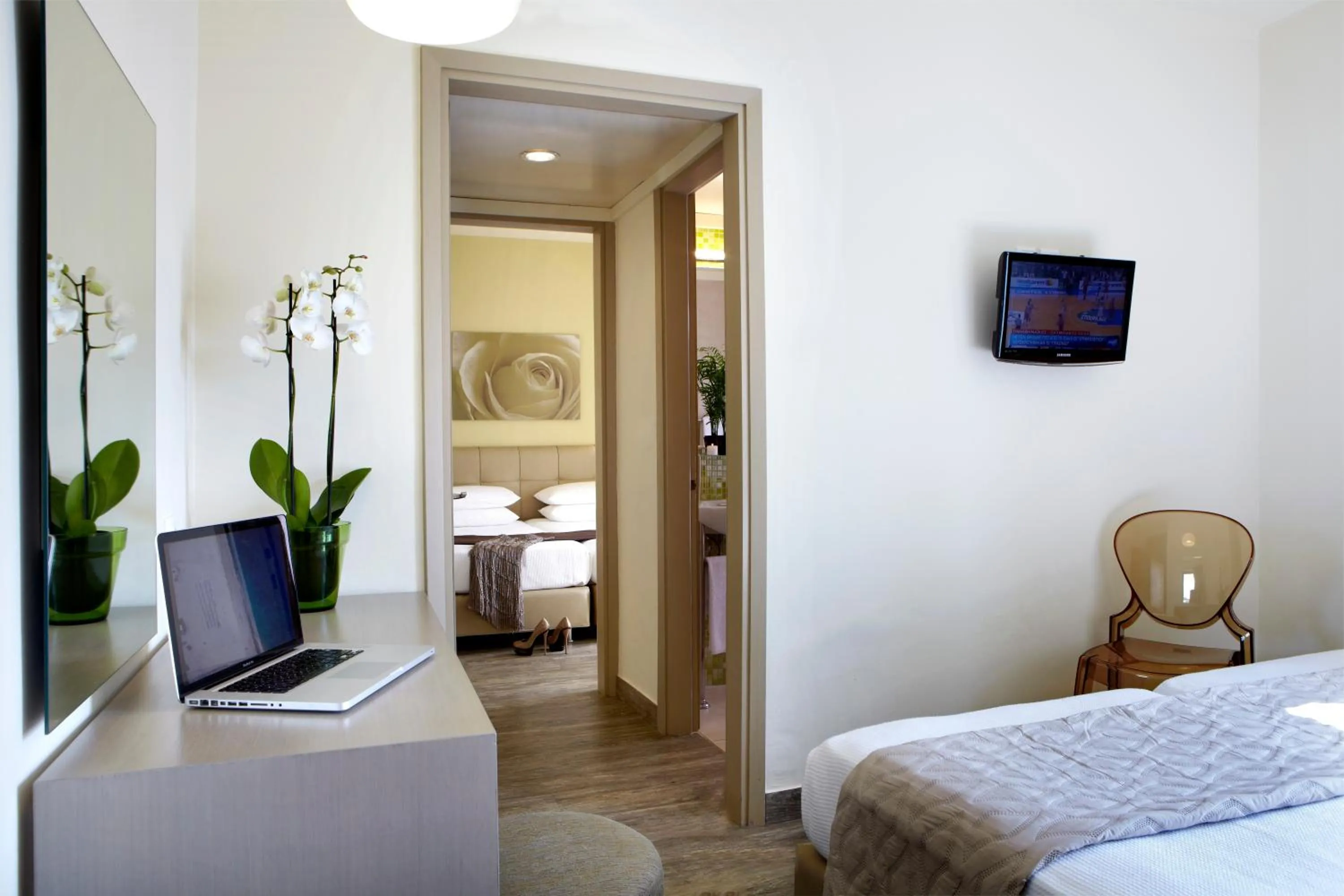 TV and multimedia, Bed in Mouikis Hotel Kefalonia