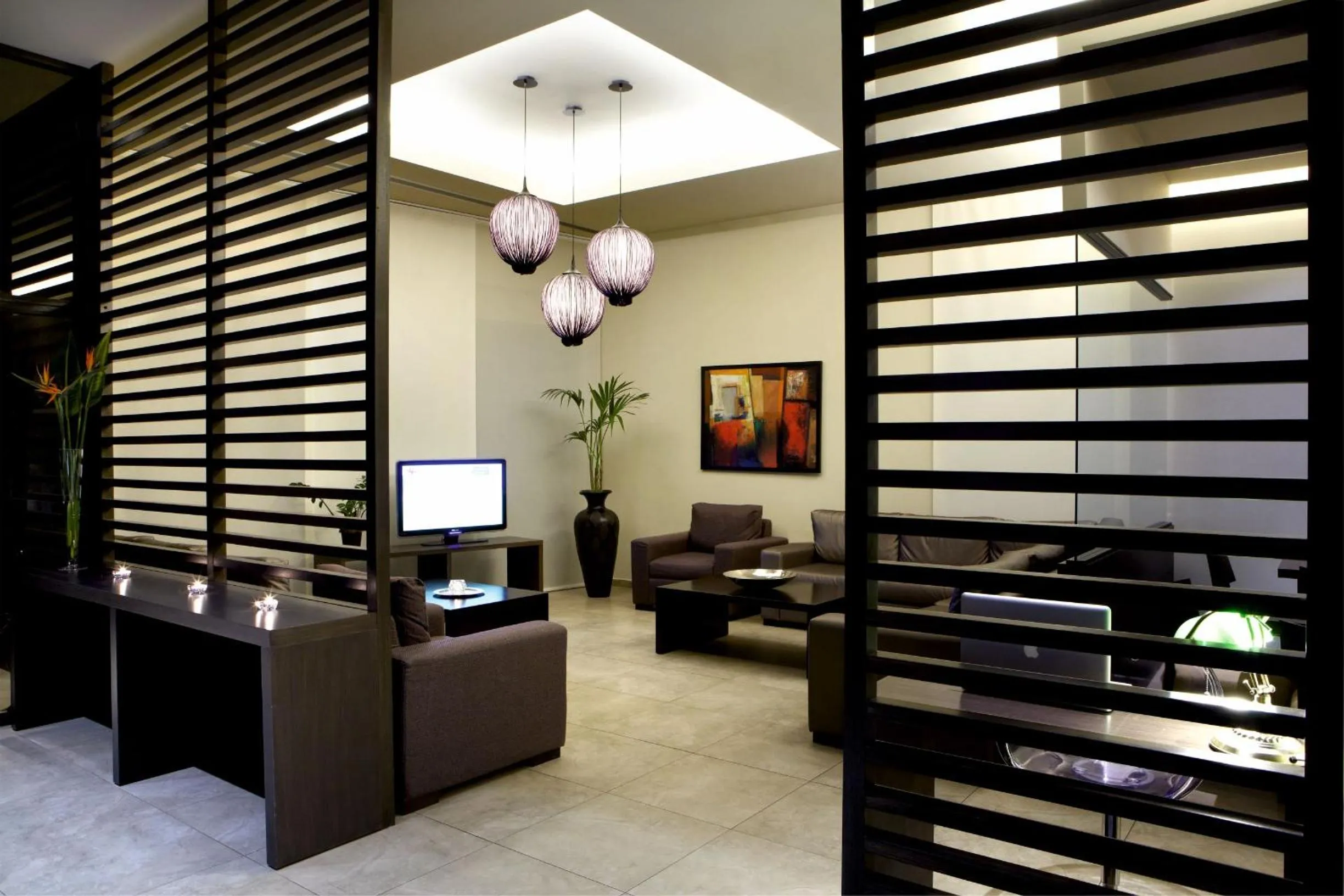 Communal lounge/ TV room in Mouikis Hotel Kefalonia