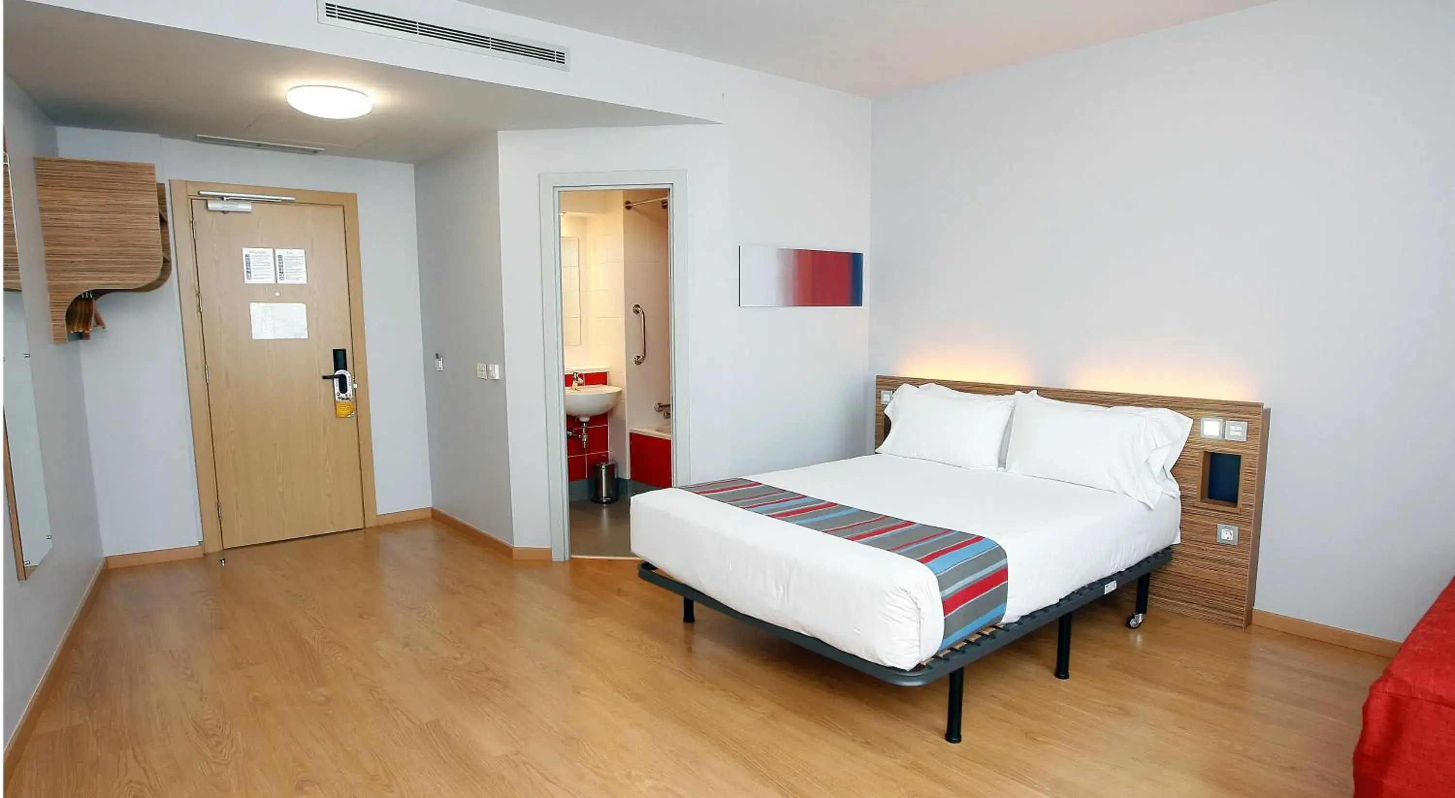 Bedroom, Bed in Travelodge Valencia Aeropuerto Bedroom, Bed in Travelodge Valencia Aeropuerto