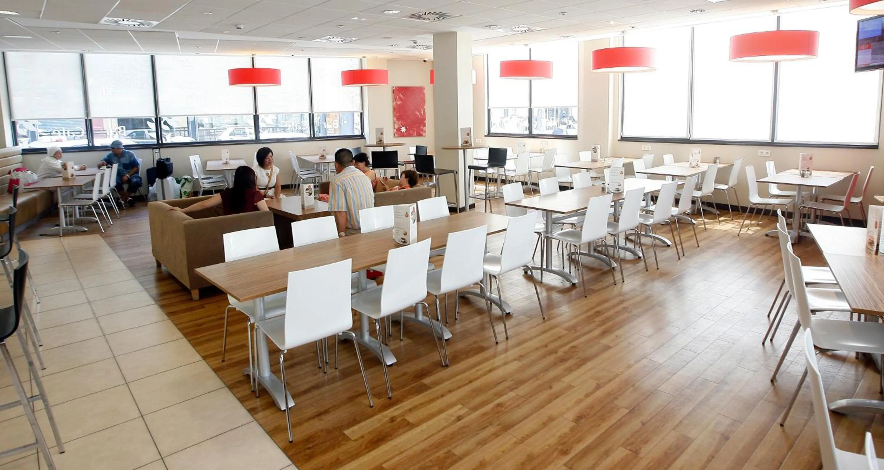 Restaurant/places to eat in Travelodge Valencia Aeropuerto