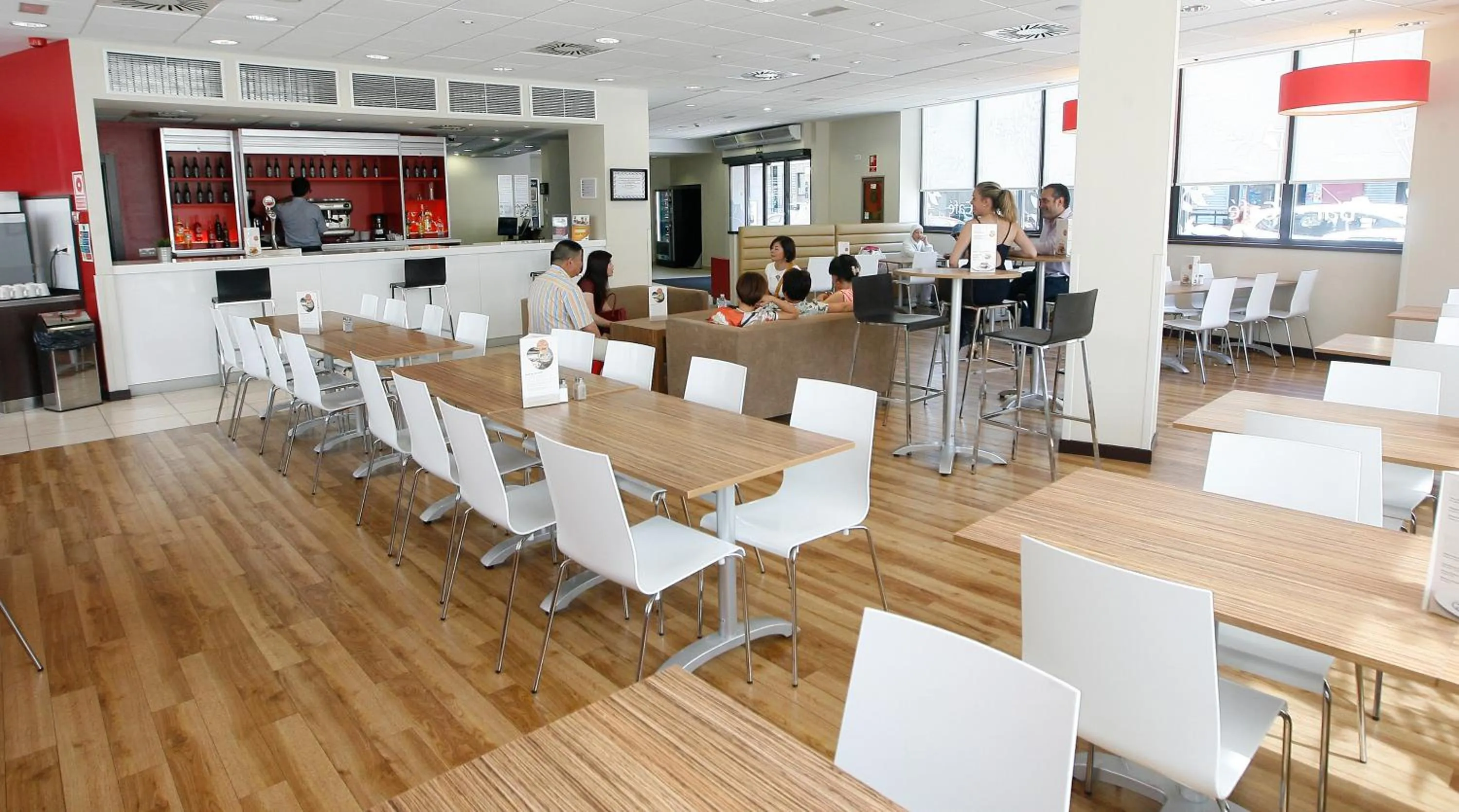 Restaurant/places to eat in Travelodge Valencia Aeropuerto