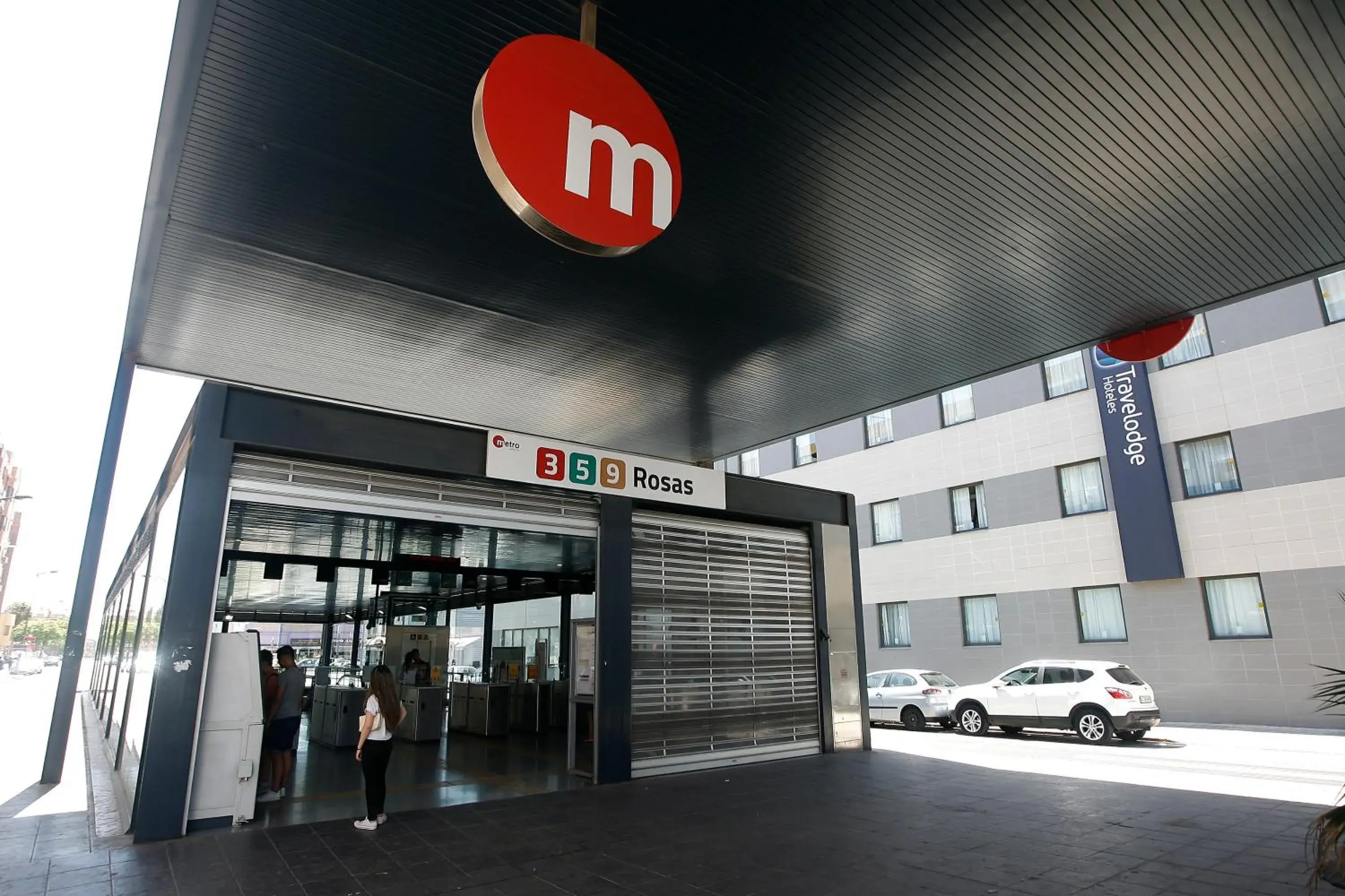 Facade/entrance in Travelodge Valencia Aeropuerto Facade/entrance in Travelodge Valencia Aeropuerto