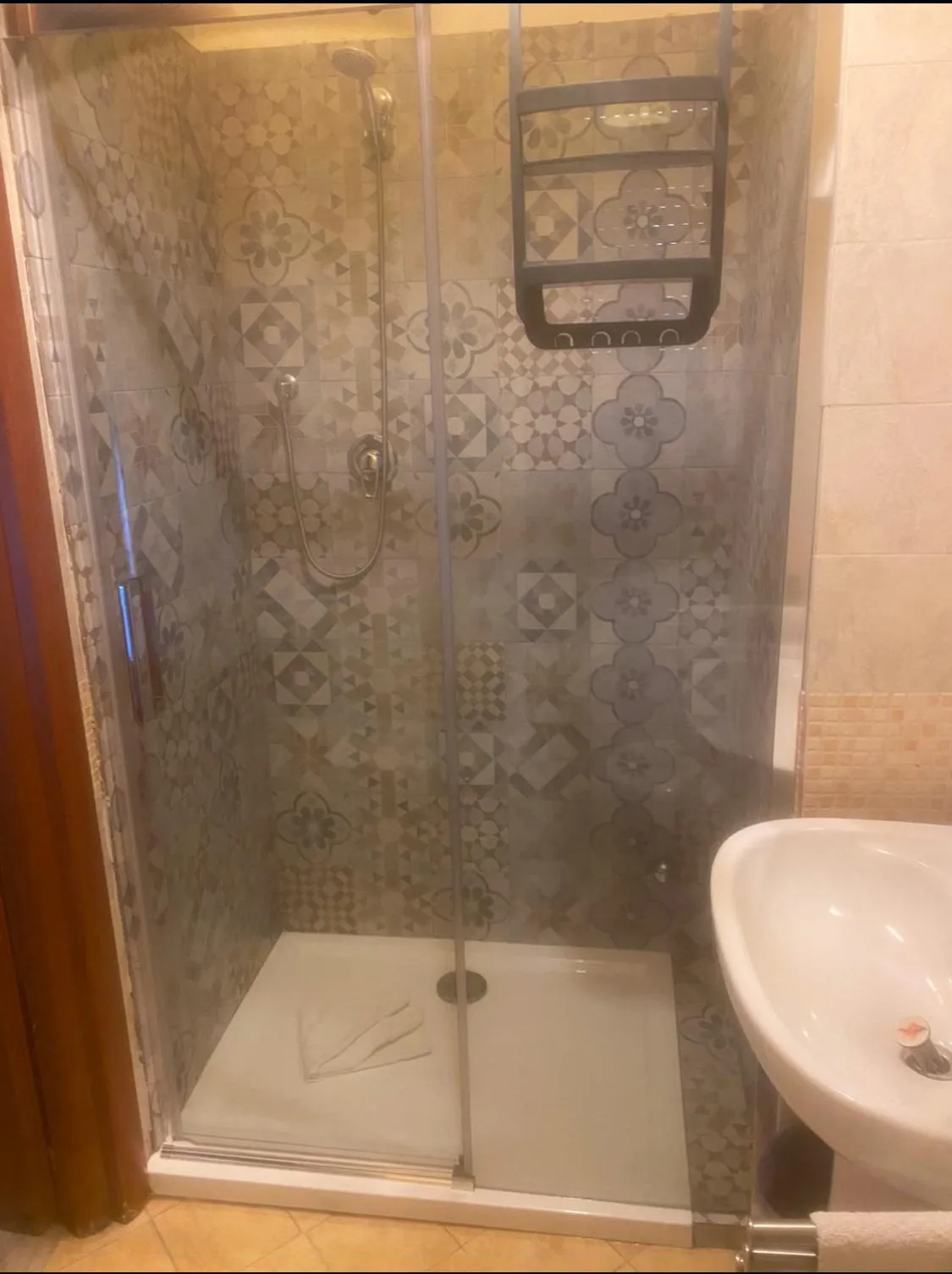 Shower in Domum Vaticani