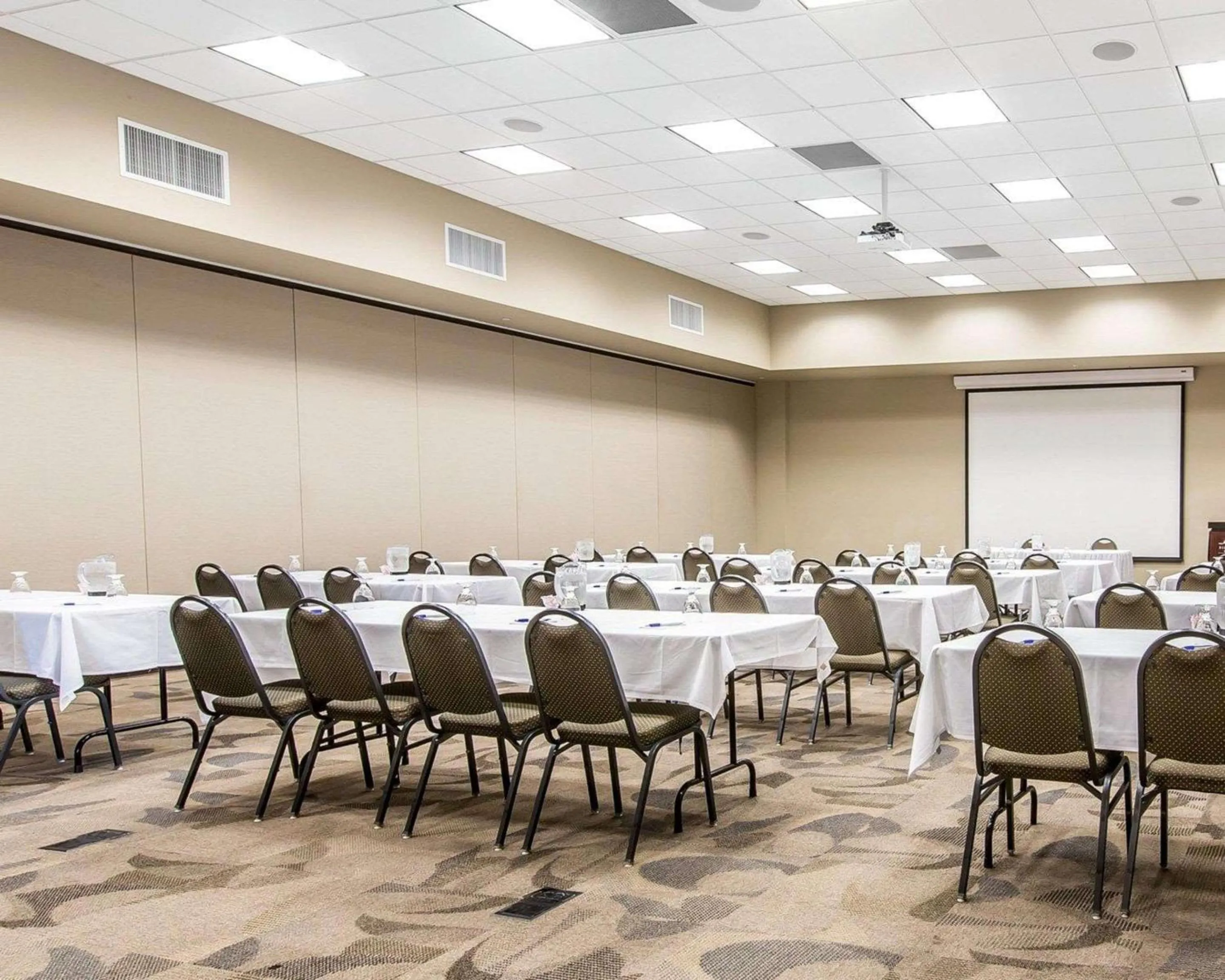Meeting/conference room in Big Horn Resort, an Ascend Collection Hotel