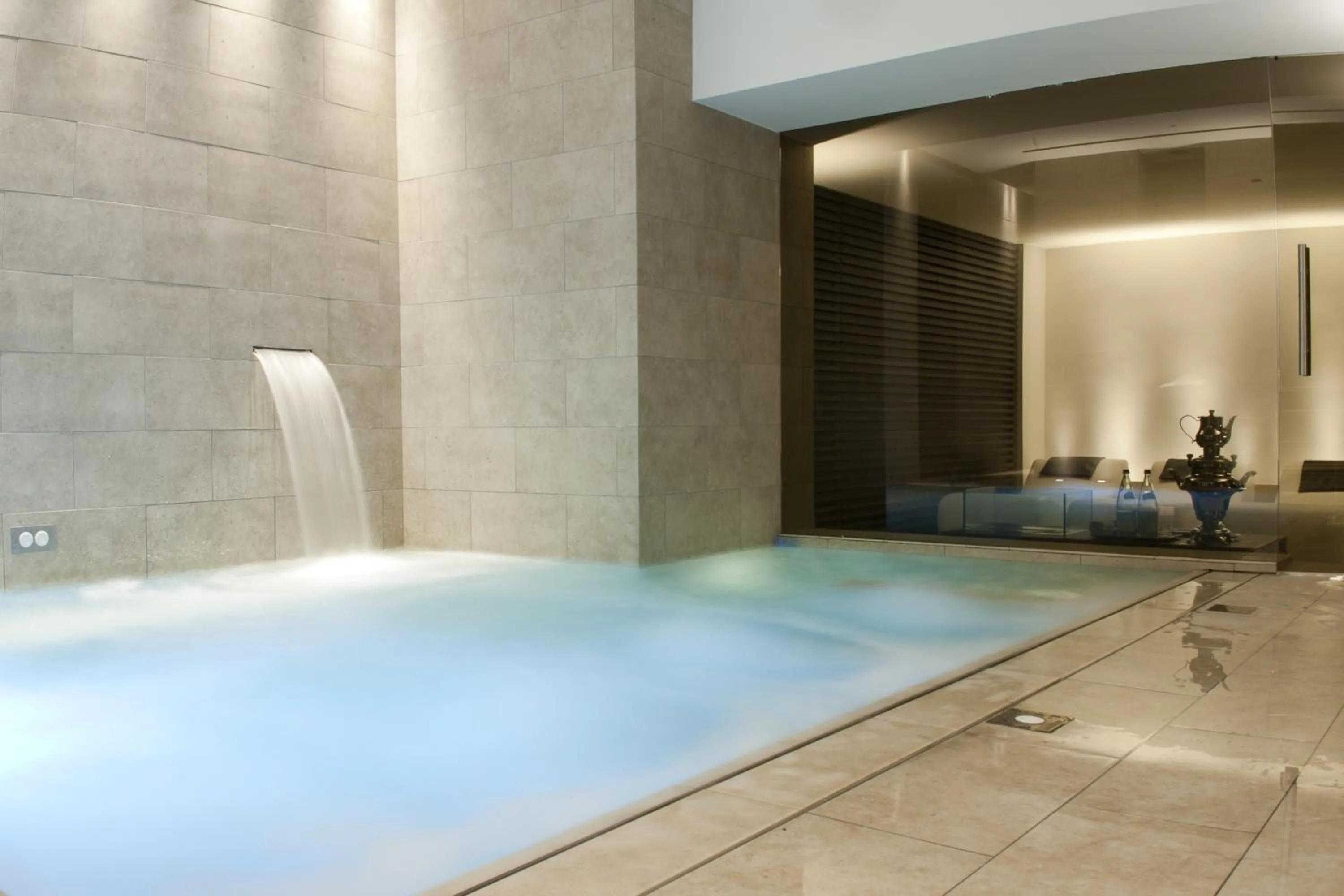 Swimming pool in Hotel Queen Mary