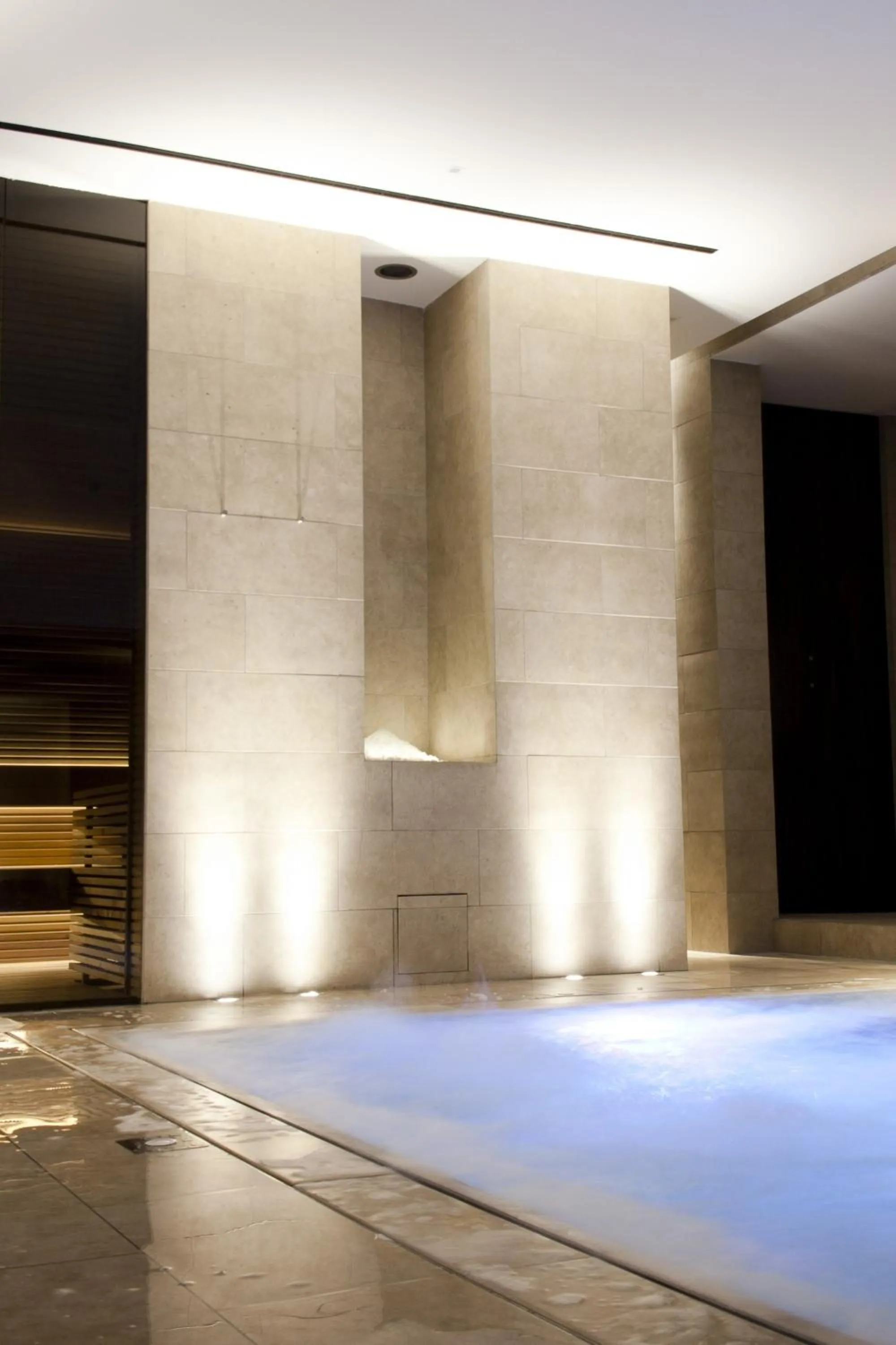 Swimming pool in Hotel Queen Mary