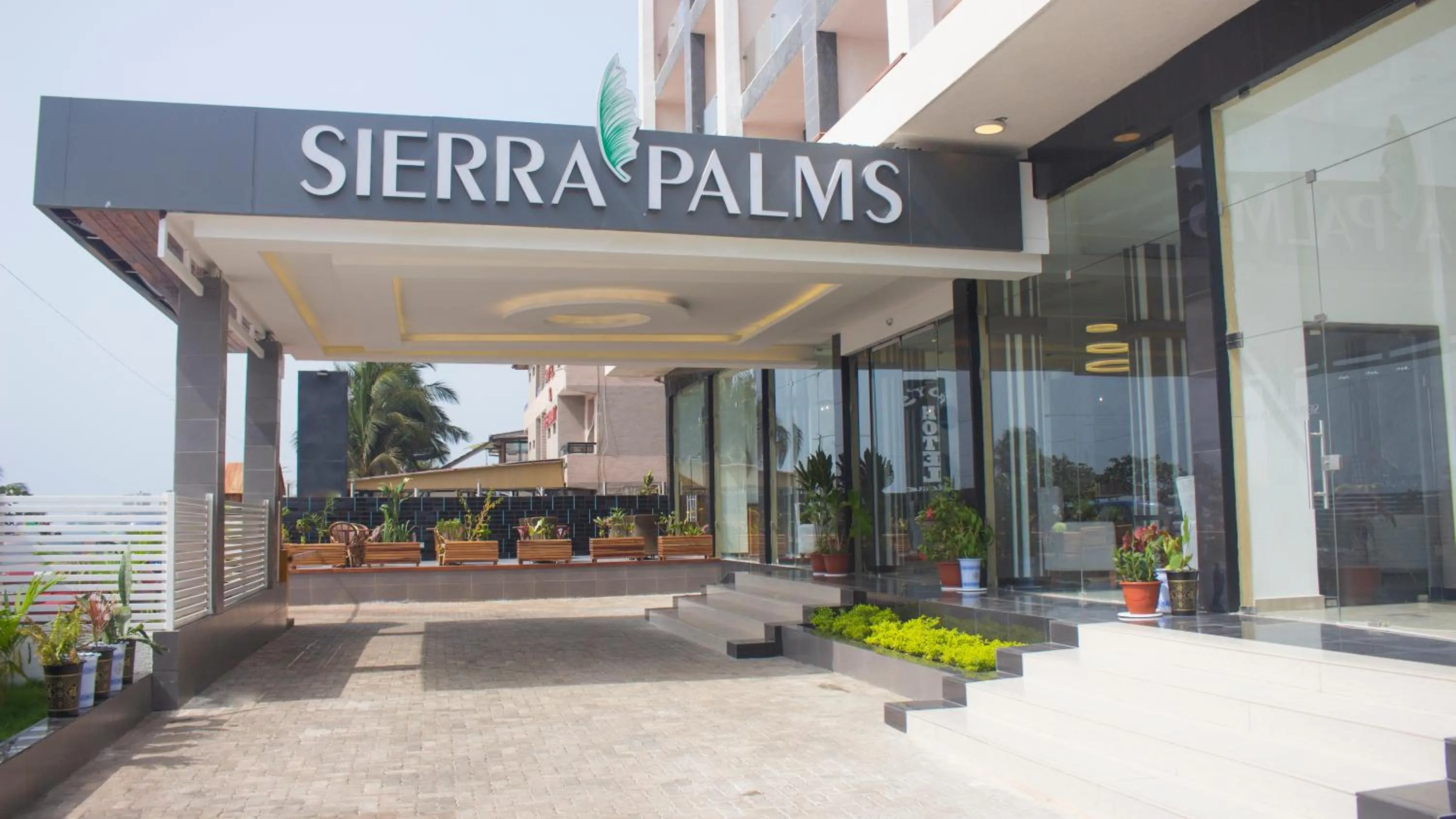 Facade/entrance in Sierra Palms Resort