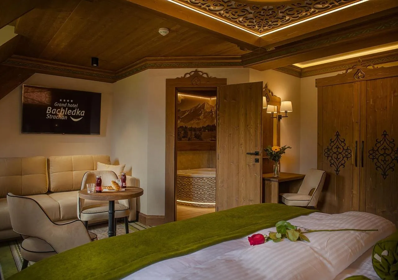 Bathroom, Bed in Grand Hotel**** Bachledka Strachan