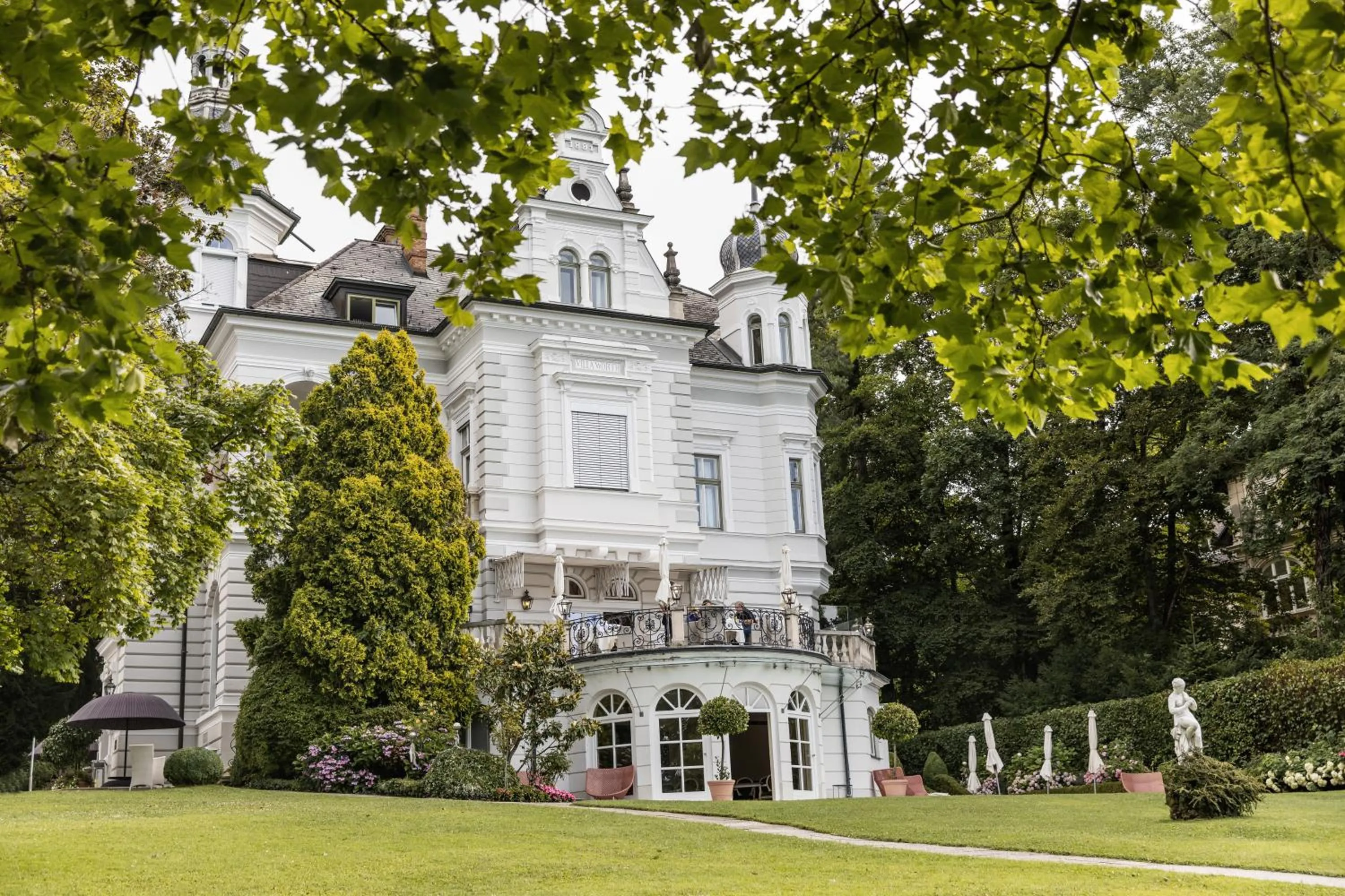 Property building in Dermuth Hotels – Parkvilla Wörth