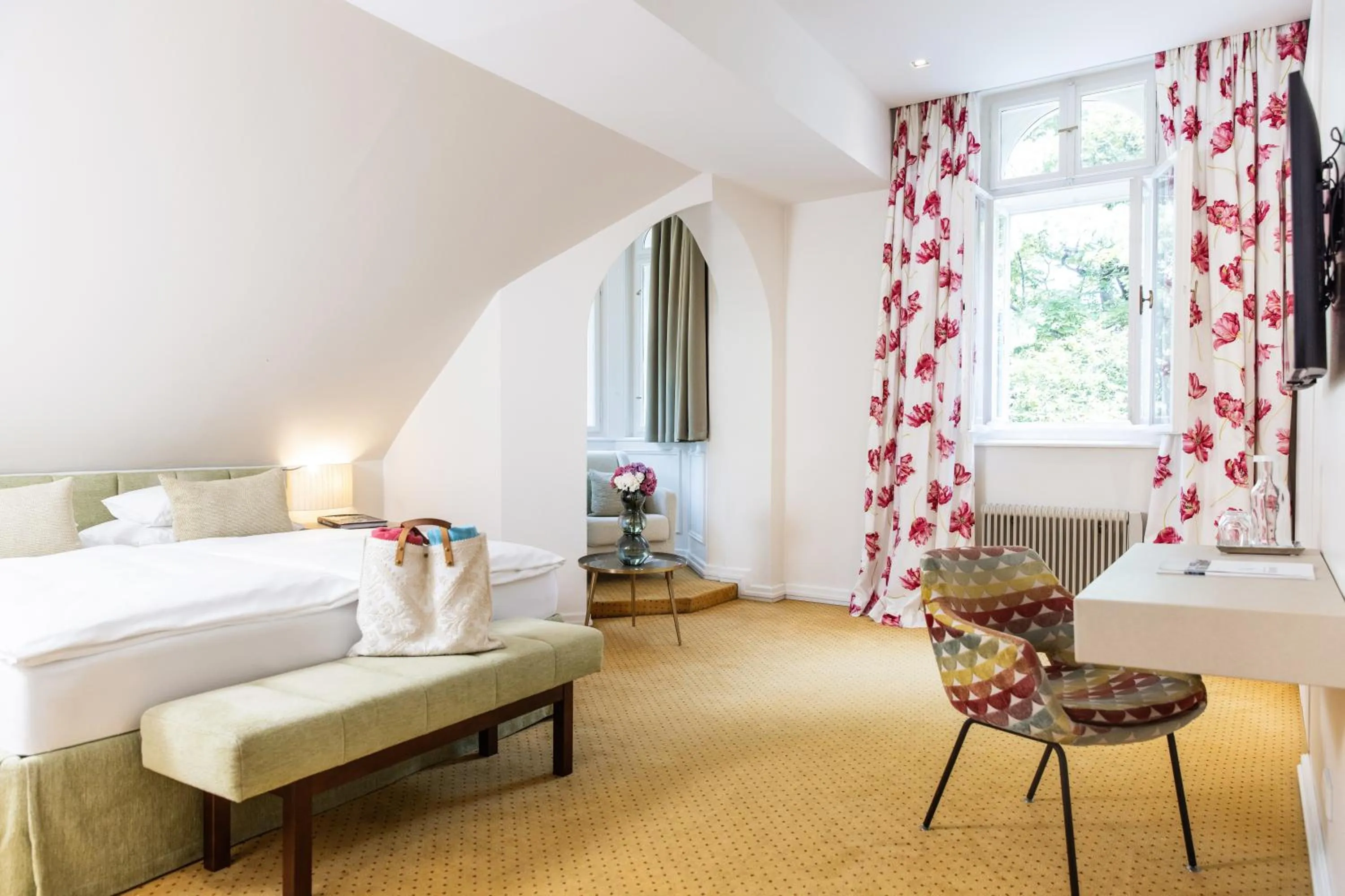 Photo of the whole room, Bed in Dermuth Hotels – Parkvilla Wörth