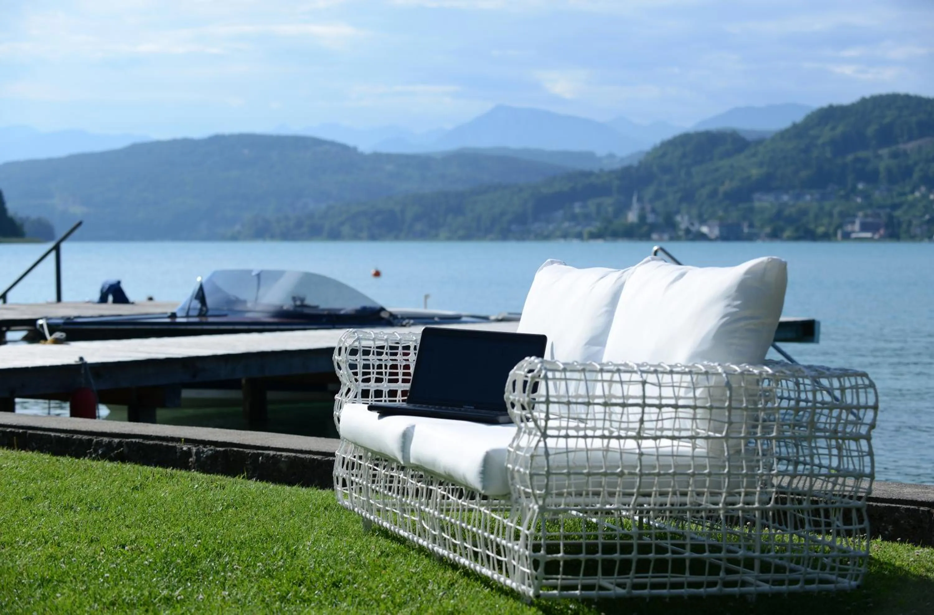 Lake view in Dermuth Hotels – Parkvilla Wörth