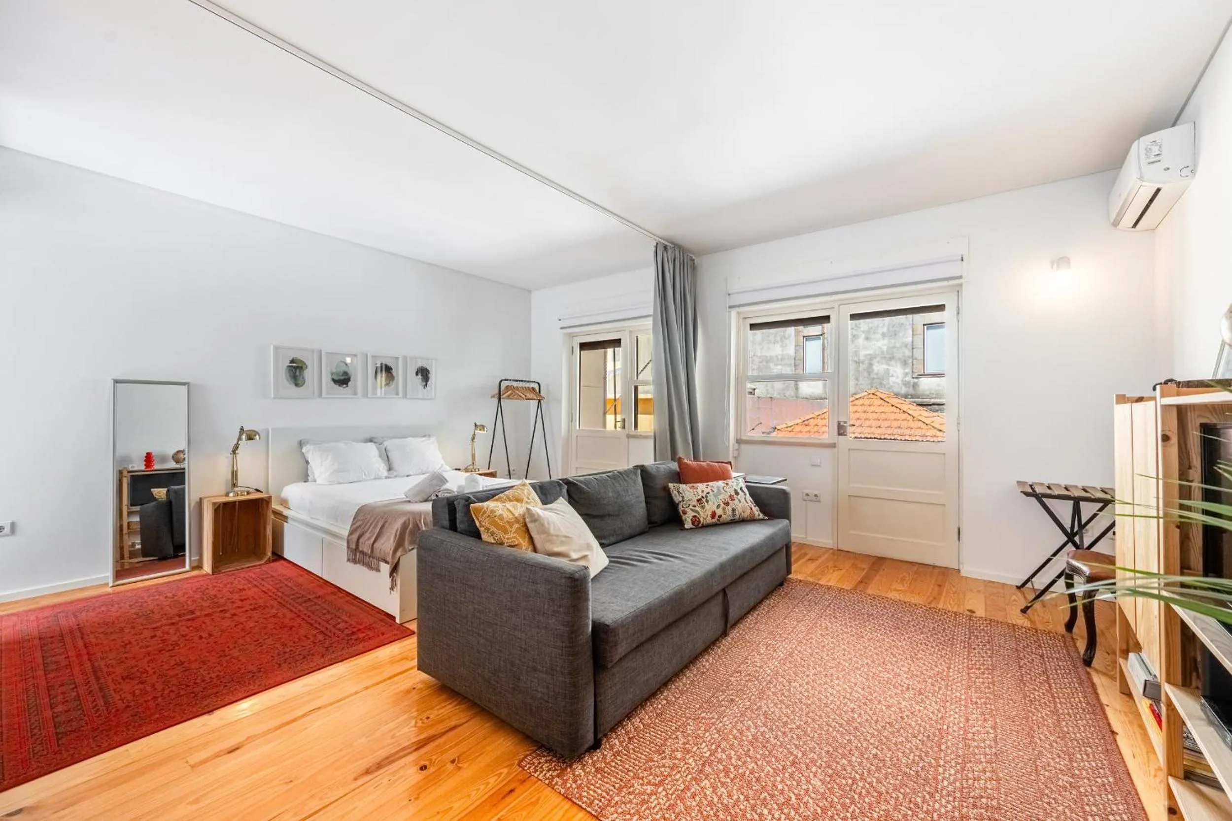 Studio with Balcony - single occupancy in Porto Historical City Center Apartment
