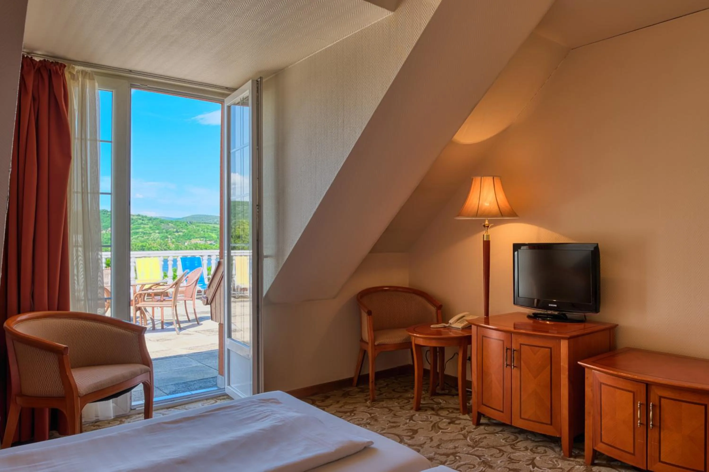 Bed in Hotel Bellevue Esztergom