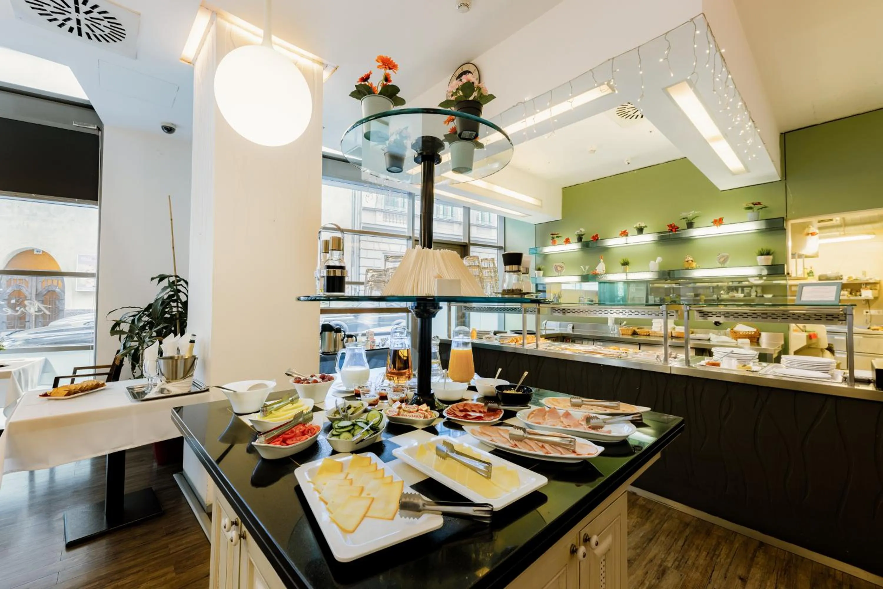 Restaurant/places to eat in Bliss Residence & Spa